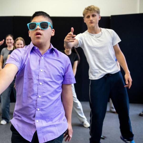 Szene aus der Theaterprobe des Jugend-Projekts „Generation Widerstand“ im Comedia-Theater.