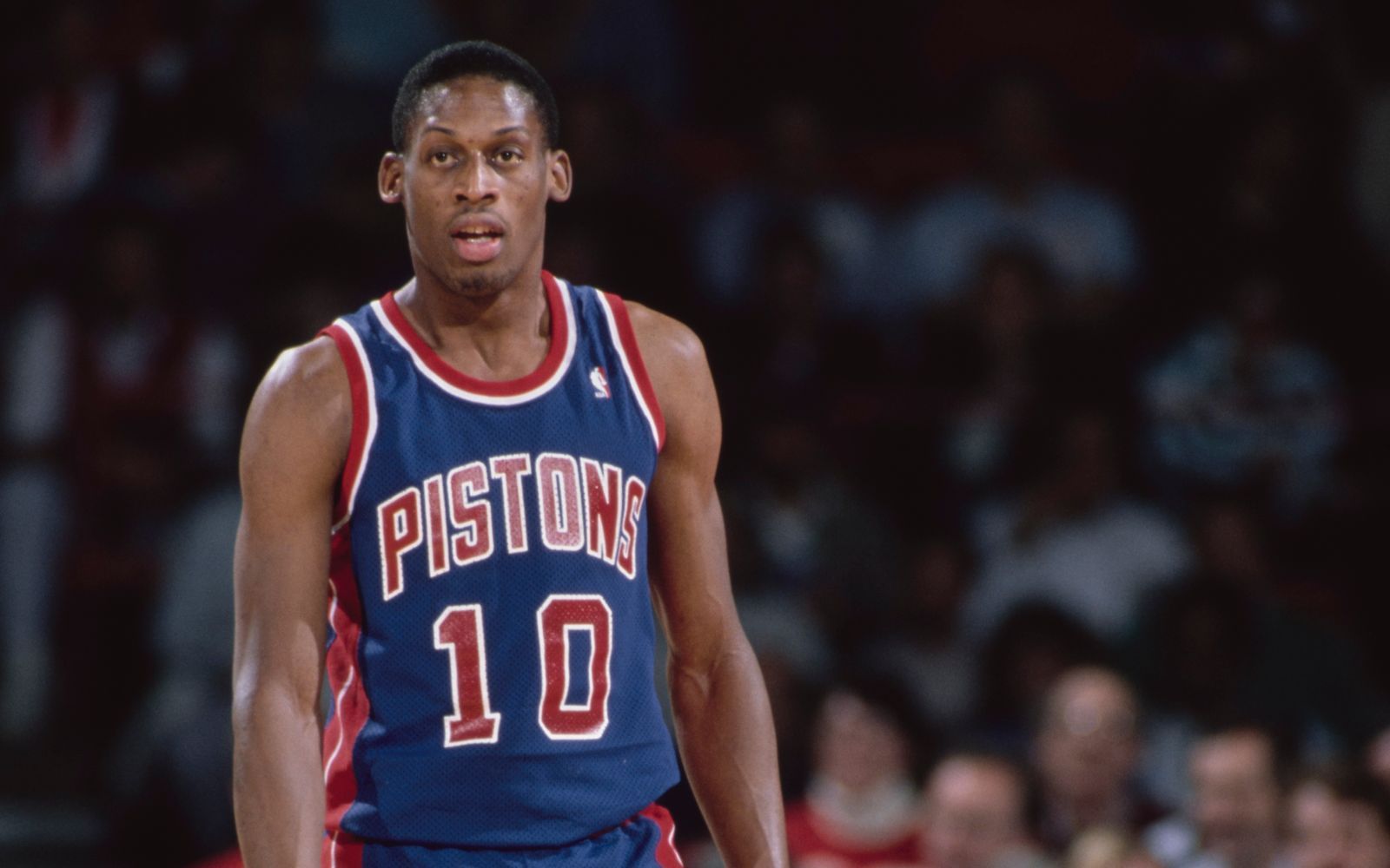 Bei den Detroit Pistons begann die große Profikarriere von Dennis Rodman. Mit der Mannschaft holte er zwei NBA-Titel. (Bild: 2020 Getty Images/Tim DeFrisco)