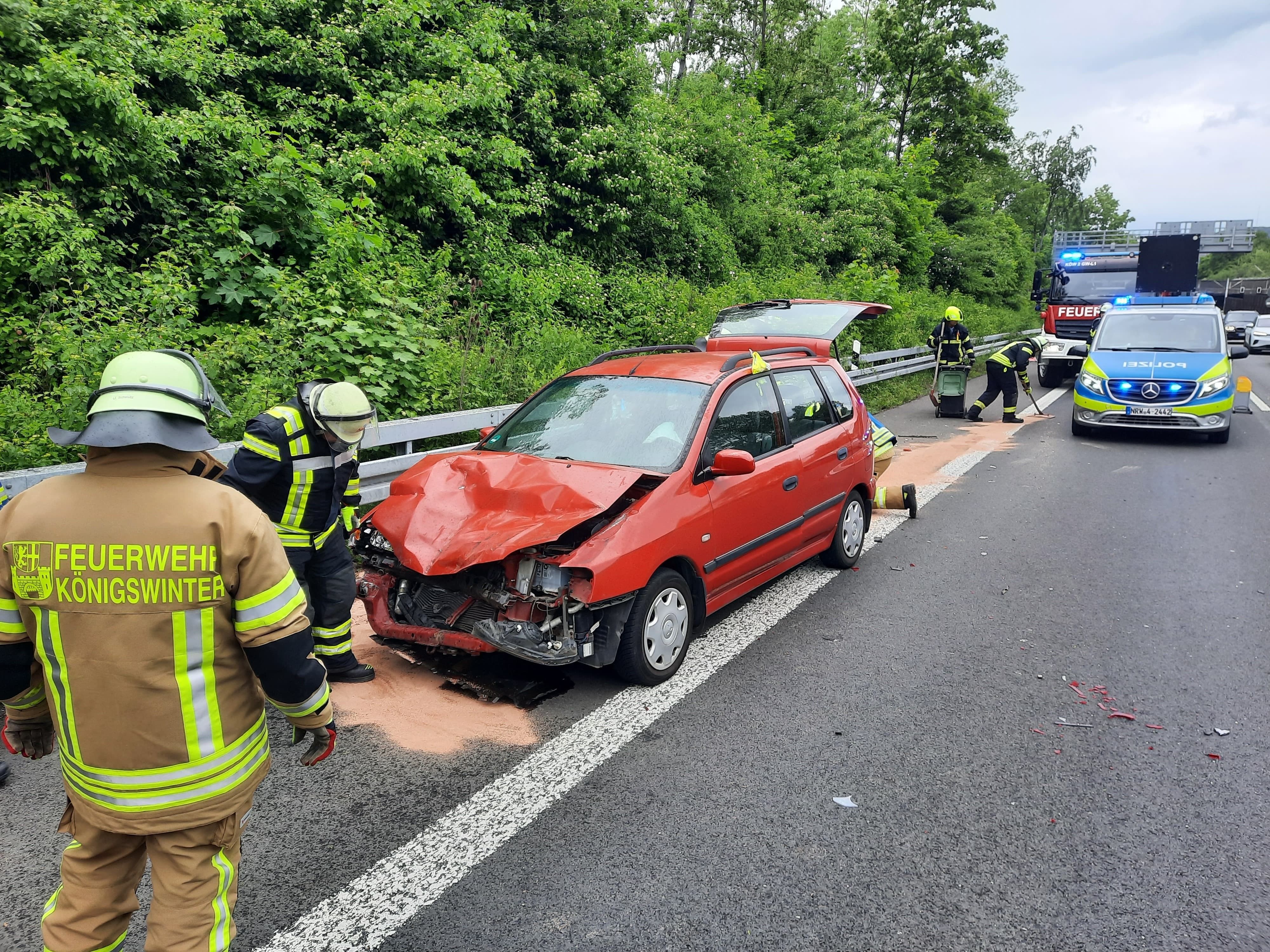 Unfallverursacher auf der B42 war ein 61-jähriger Autofahrer in einem roten Mitsubishi.