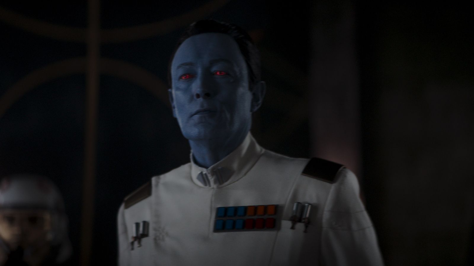 Dem fiesen Admiral Thrawn (Lars Mikkelsen) gelingt die Rückkehr ins bekannte „Star Wars“-Universum. (Bild: Disney+)