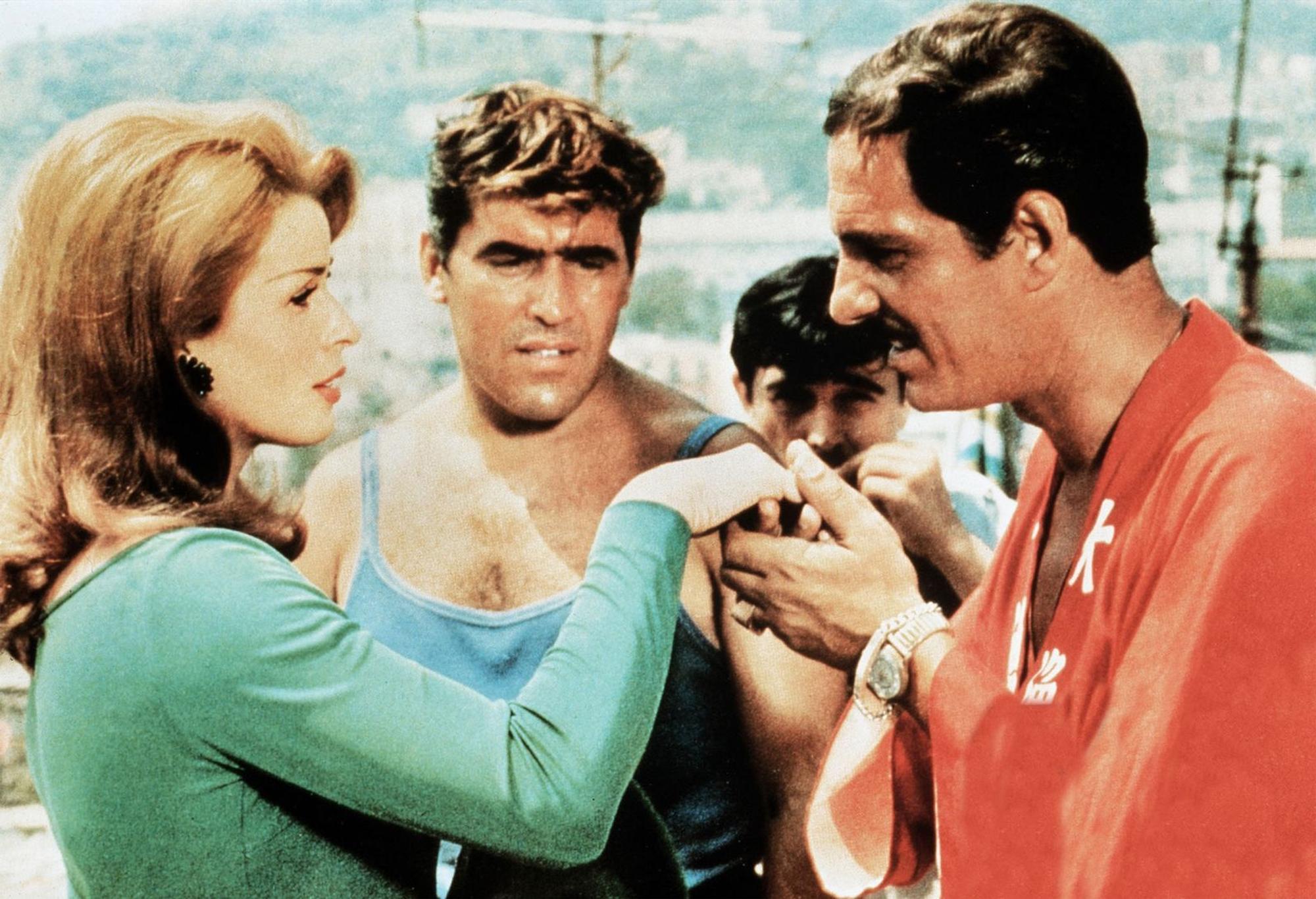 In der Cinecittà drehte Senta Berger die Gaunerkomödie „Unser Boss ist eine Dame“. Nino Manfredi (rechts) und Mario Adorf hatten die Ganovenparts. (Bild: ARD)
