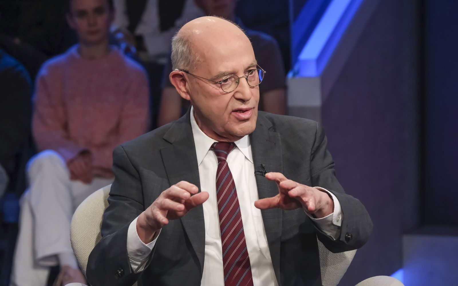 Kritisiert die Blickrichtung des Bundeskanzlers: Linken-Politiker Gregor Gysi bei „Maischberger“. (Bild: WDR / Oliver Ziebe)