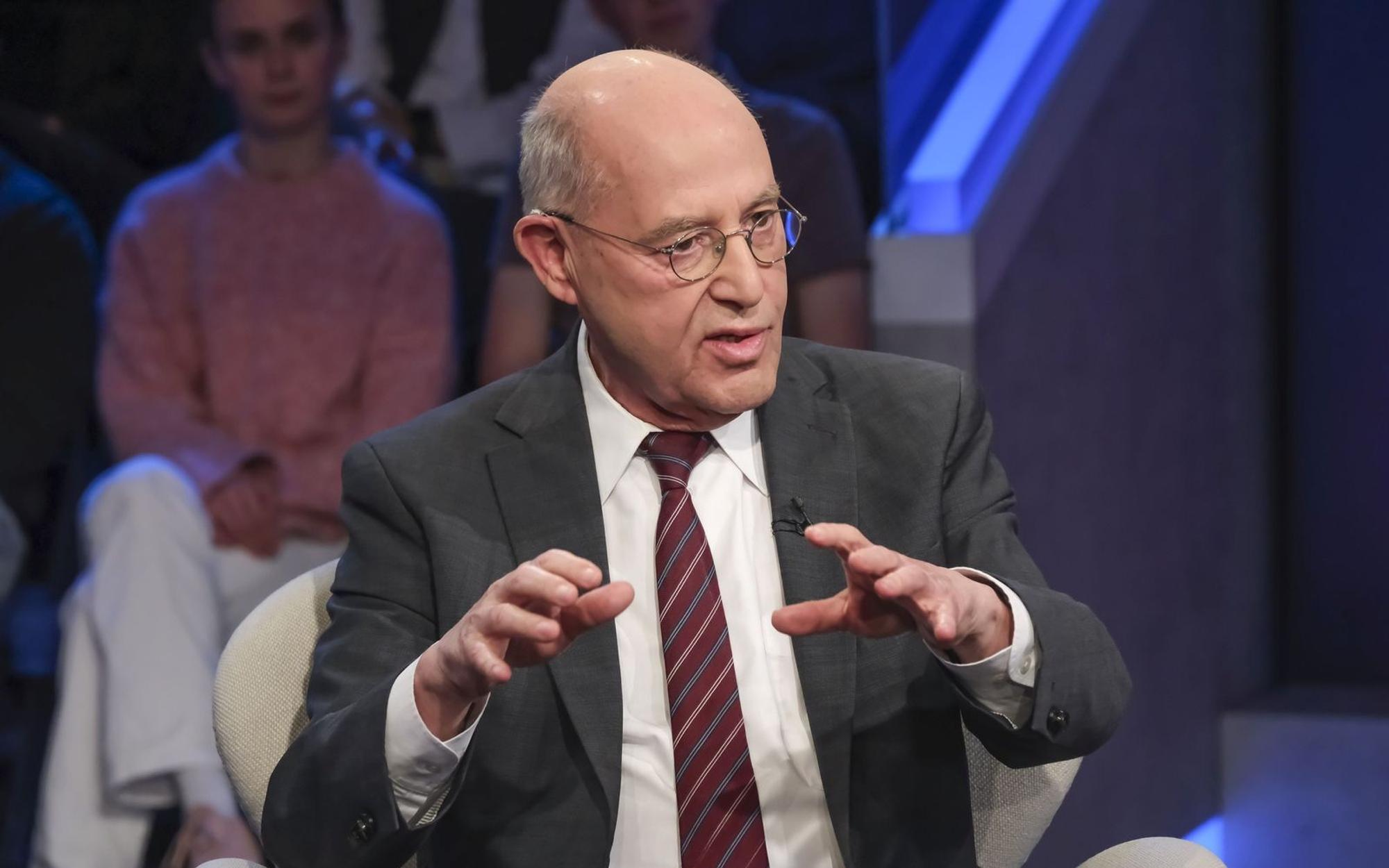 Kritisiert die Blickrichtung des Bundeskanzlers: Linken-Politiker Gregor Gysi bei „Maischberger“. (Bild: WDR / Oliver Ziebe)