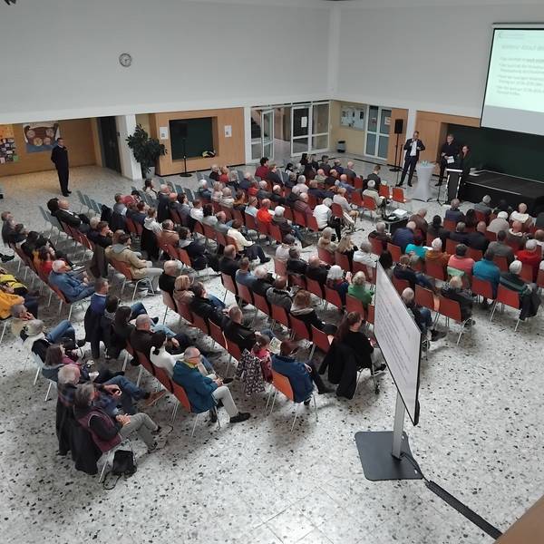 Etwa 150 Bürger folgten der Einladung der Verwaltung, die ihr Konzept zur Unterbringung von Geflüchteten vorstellte.