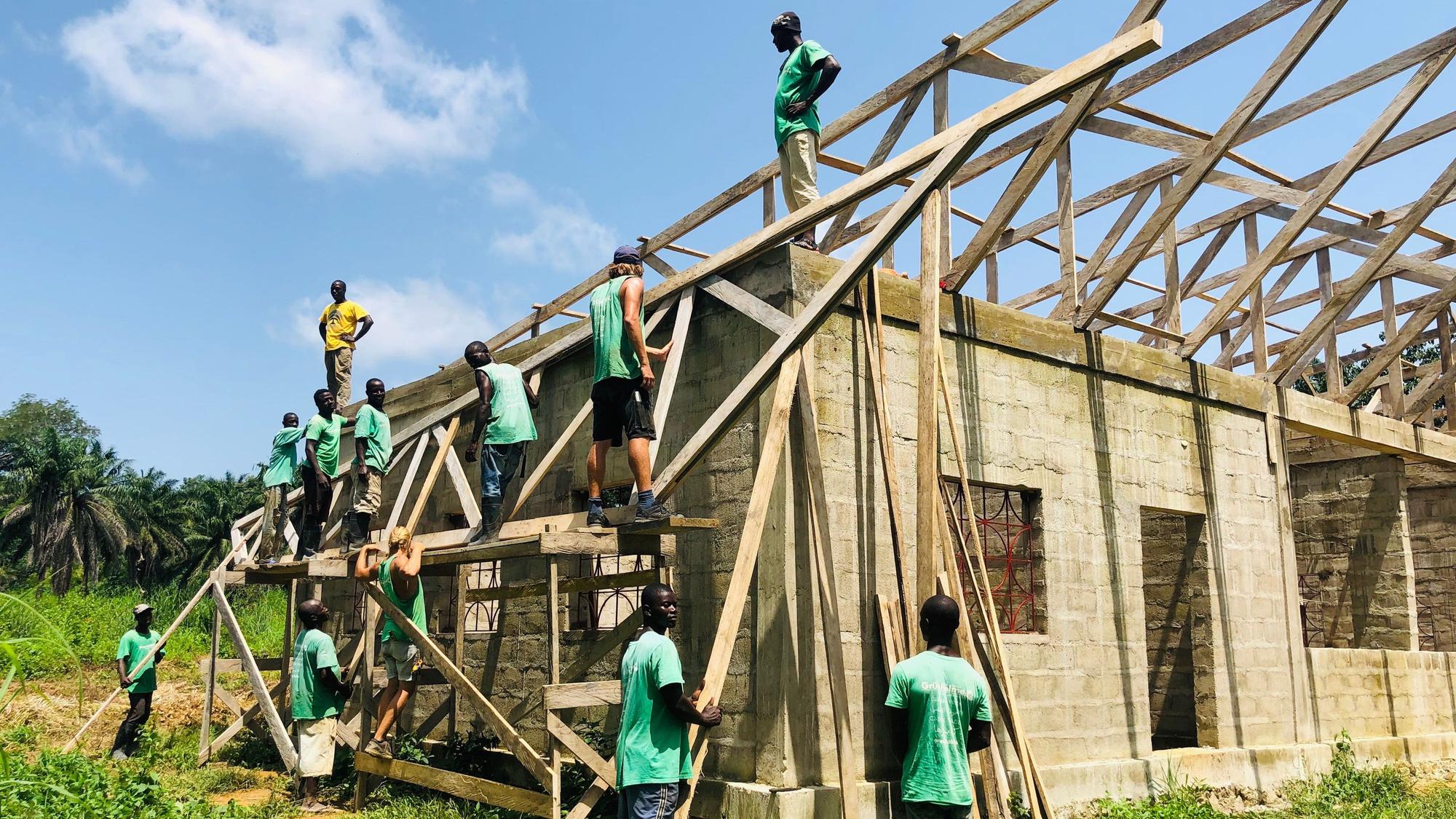 Projekte der Grünhelme: Mobile Zahnkliniken in Syrien, Bau von Schulen in Sierra Leone und Syrien