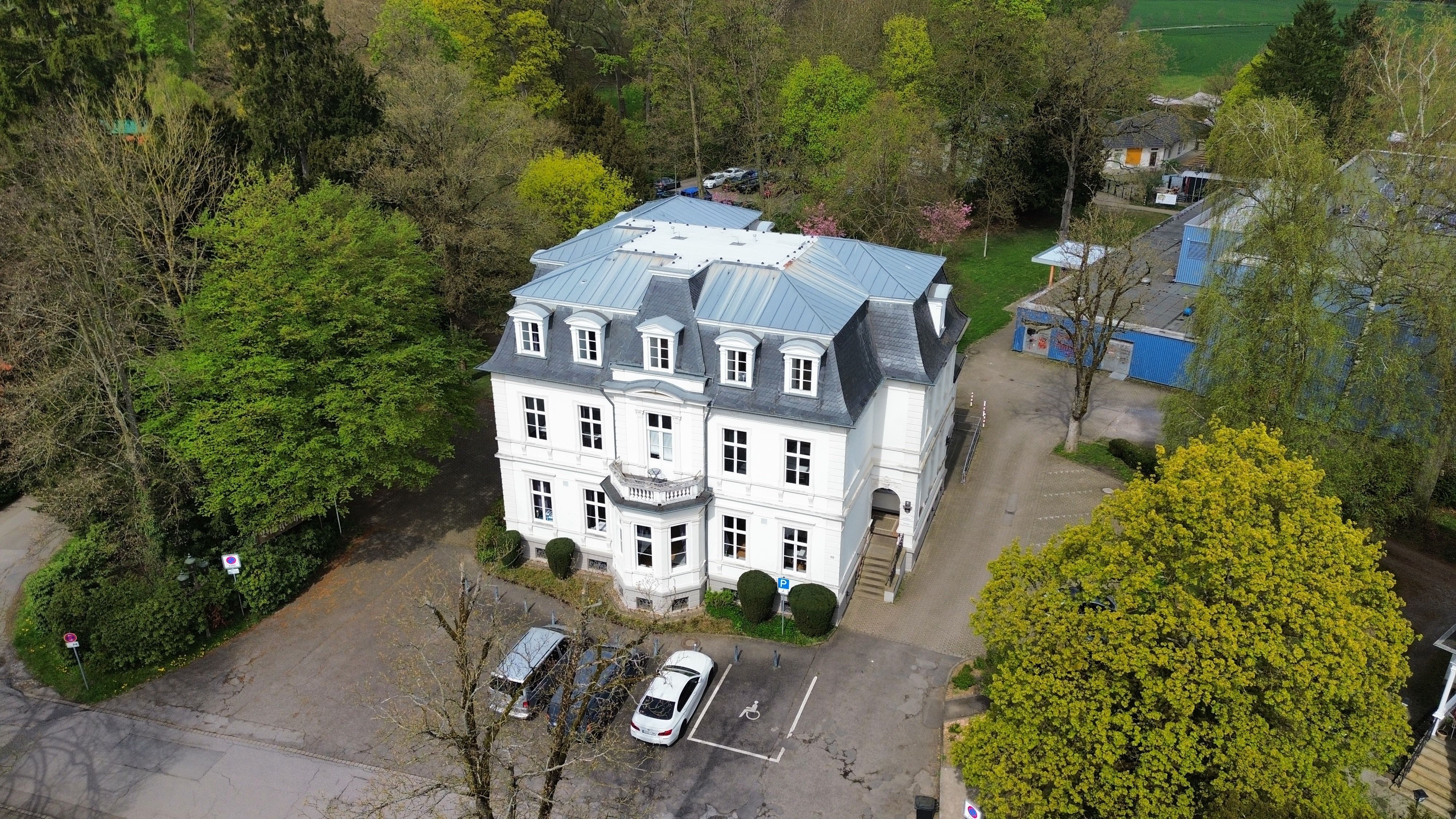 Noch bis einschließlich Sonntag präsentieren bei der Frühjahrsausstellung im Bürgerhaus Am Hammer sieben Kunstschaffende aus Witzhelden ihre Werke.