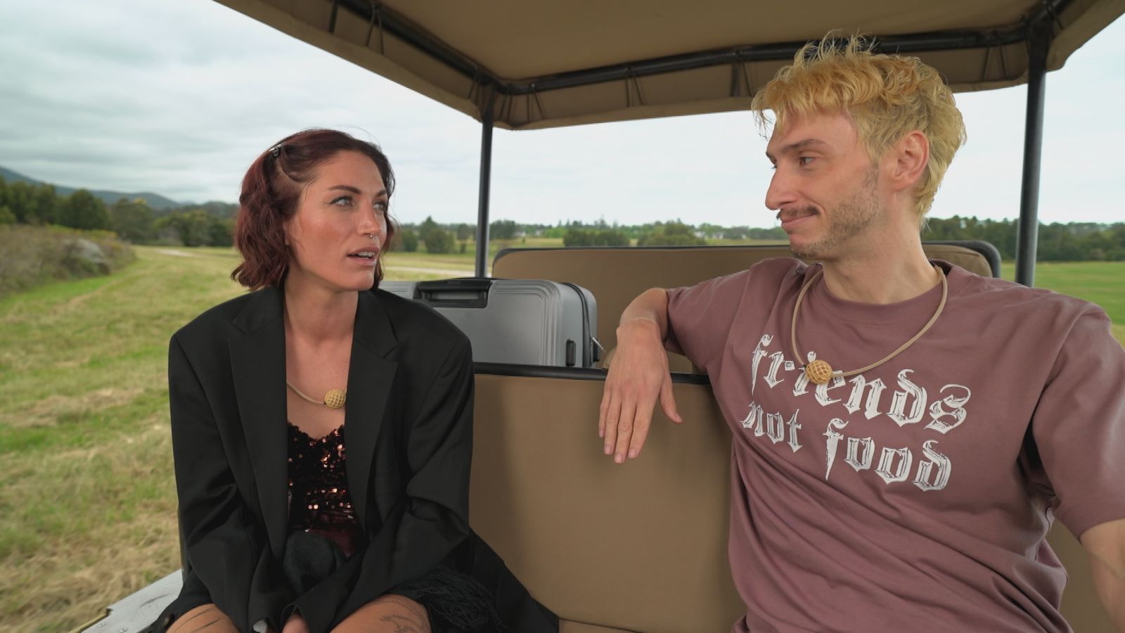 Jakob (rechts) möchte Tessa zurückerobern.  (Bild: RTL)