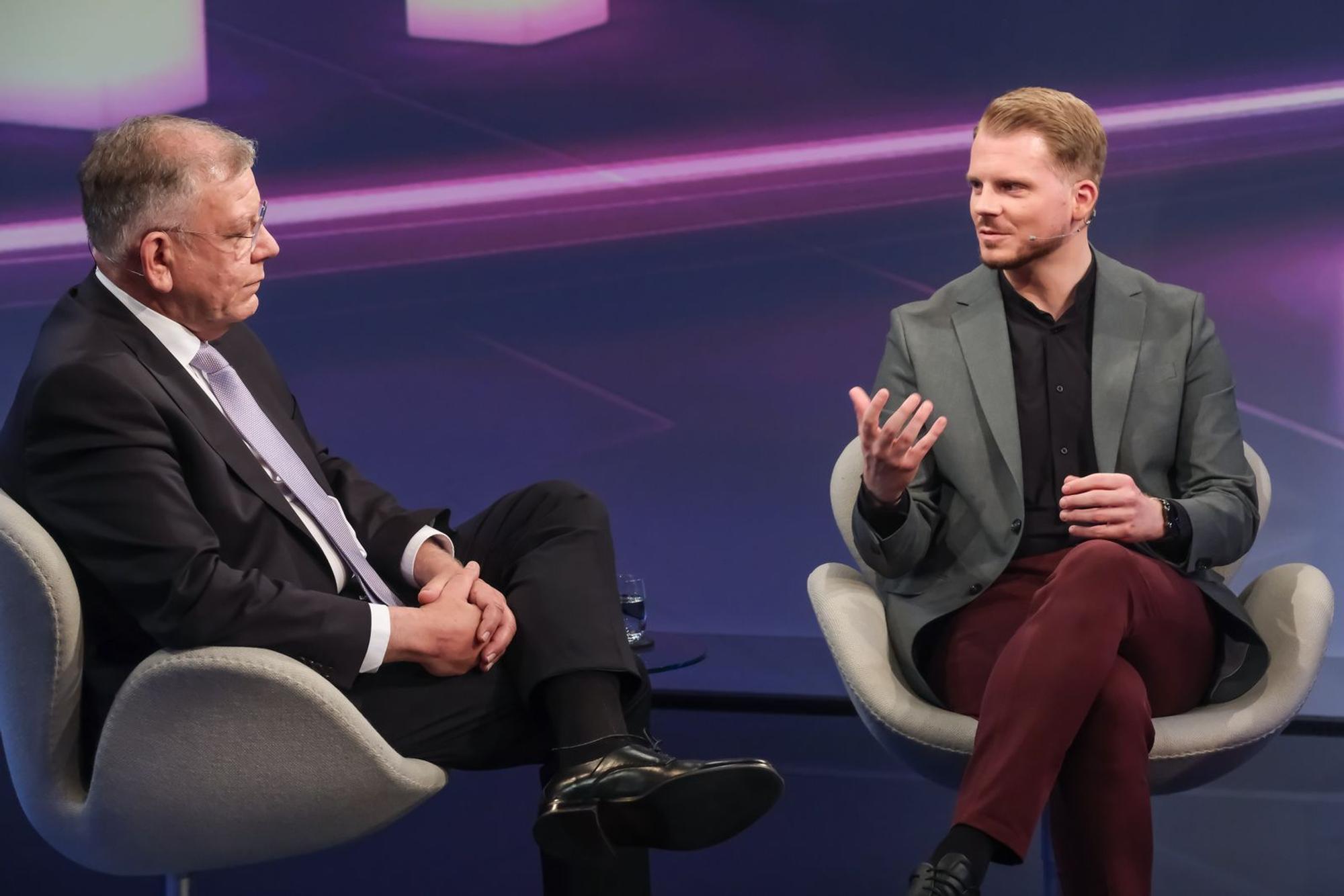 „Eine reine Umverteilungspolitik von oben nach unten wird dieses Land nicht befrieden, wird die Spaltung, die Sie selbst zu Recht kritisieren, nicht beseitigen“, prophezeite Mittelstands-Chef Christoph Ahlhaus (links) dem SPD‑Generalsekretär Tim Klüssendorf. (Bild: WDR/Oliver Ziebe)