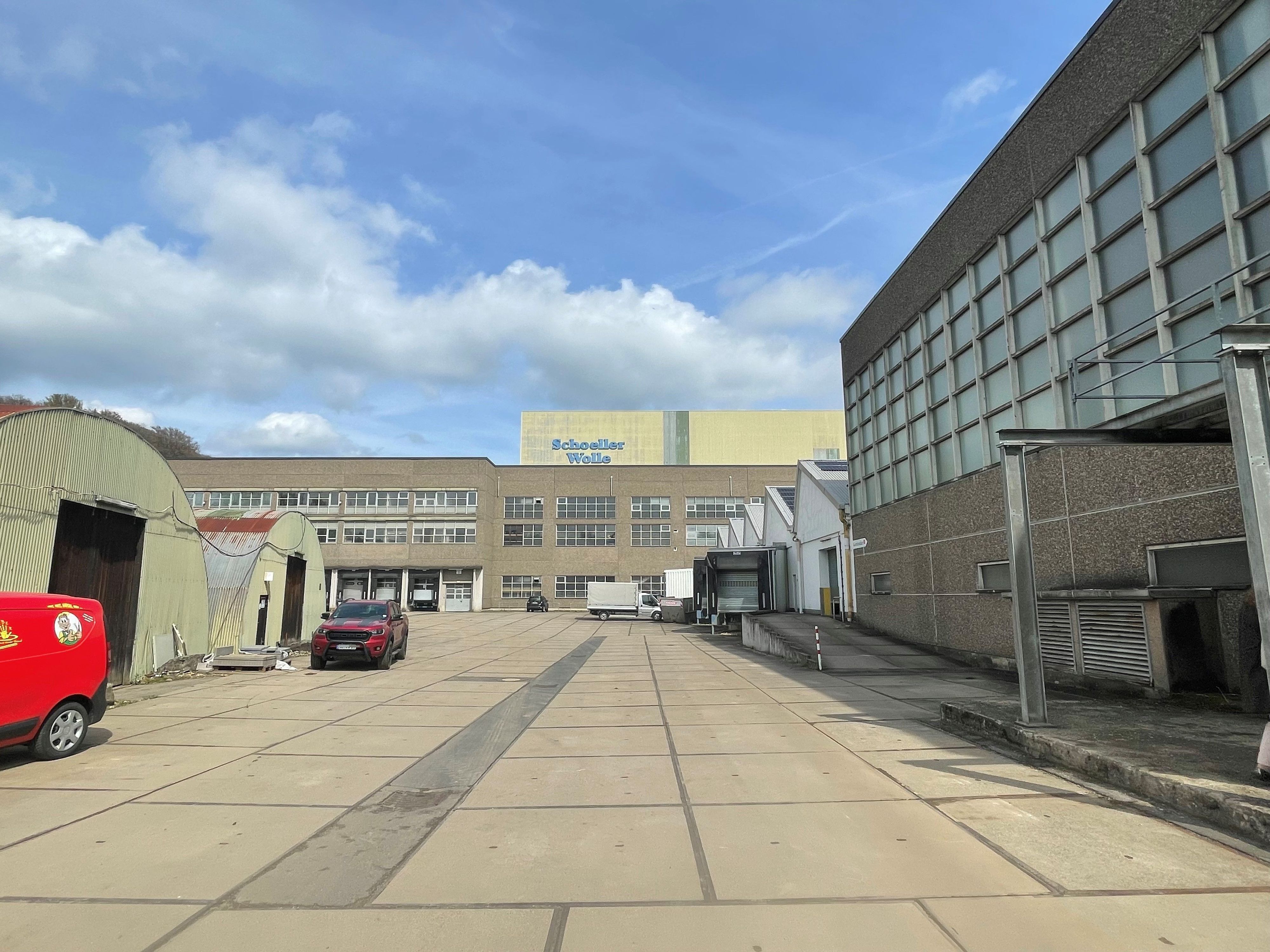 Das Schoeller-Areal in Eitorf mit Lagerhallen und Gebäuden