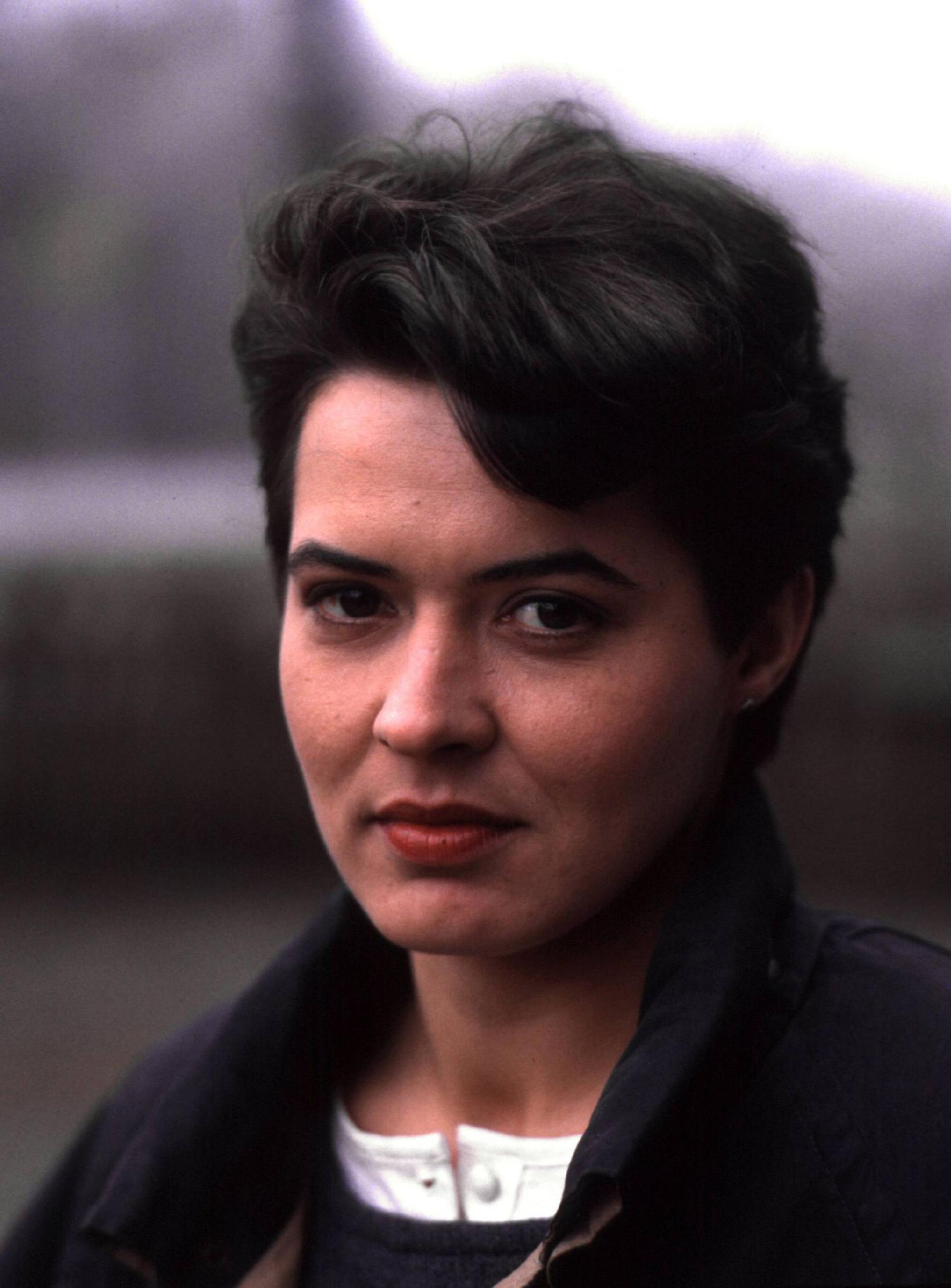 Lena Folkerts in einem Pressefoto zu ihrem ersten „Tatort“-Einsatz als Lena Odenthal, damals noch mit kurzem Haar. (Bild: IMAGO / United Archives)