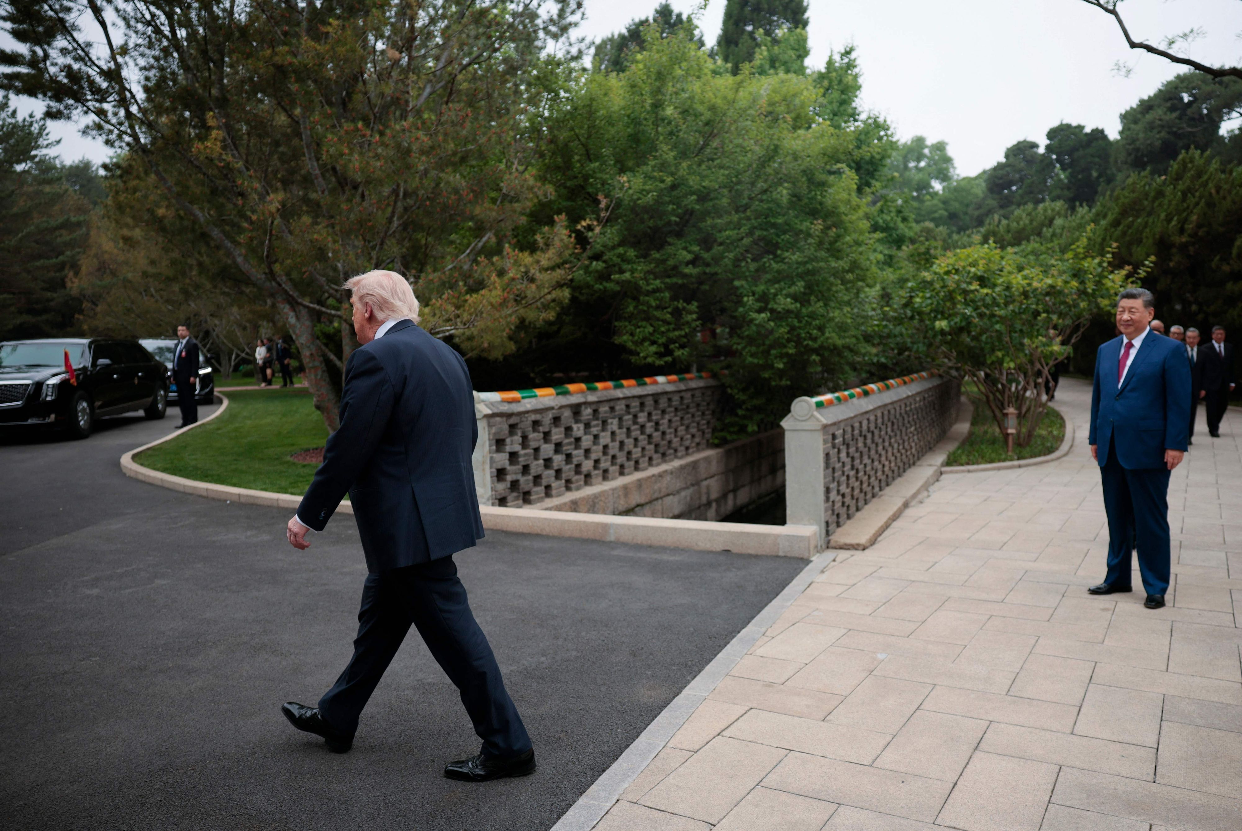 TOPSHOT - US President Donald Trump (L) walks towards his car as Chinas President Xi Jinping (R) watches following a visit to Zhongnanhai Garden in Beijing on May 15, 2026. (Photo by Evan Vucci / POOL / AFP)