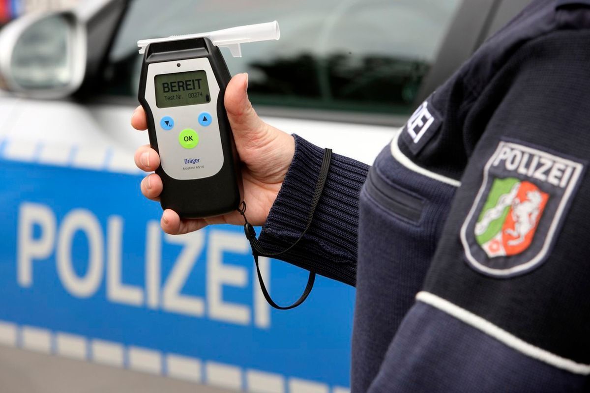 Ein 65-jähriger Autofahrer hat alkoholisiert einen Unfall verursacht.