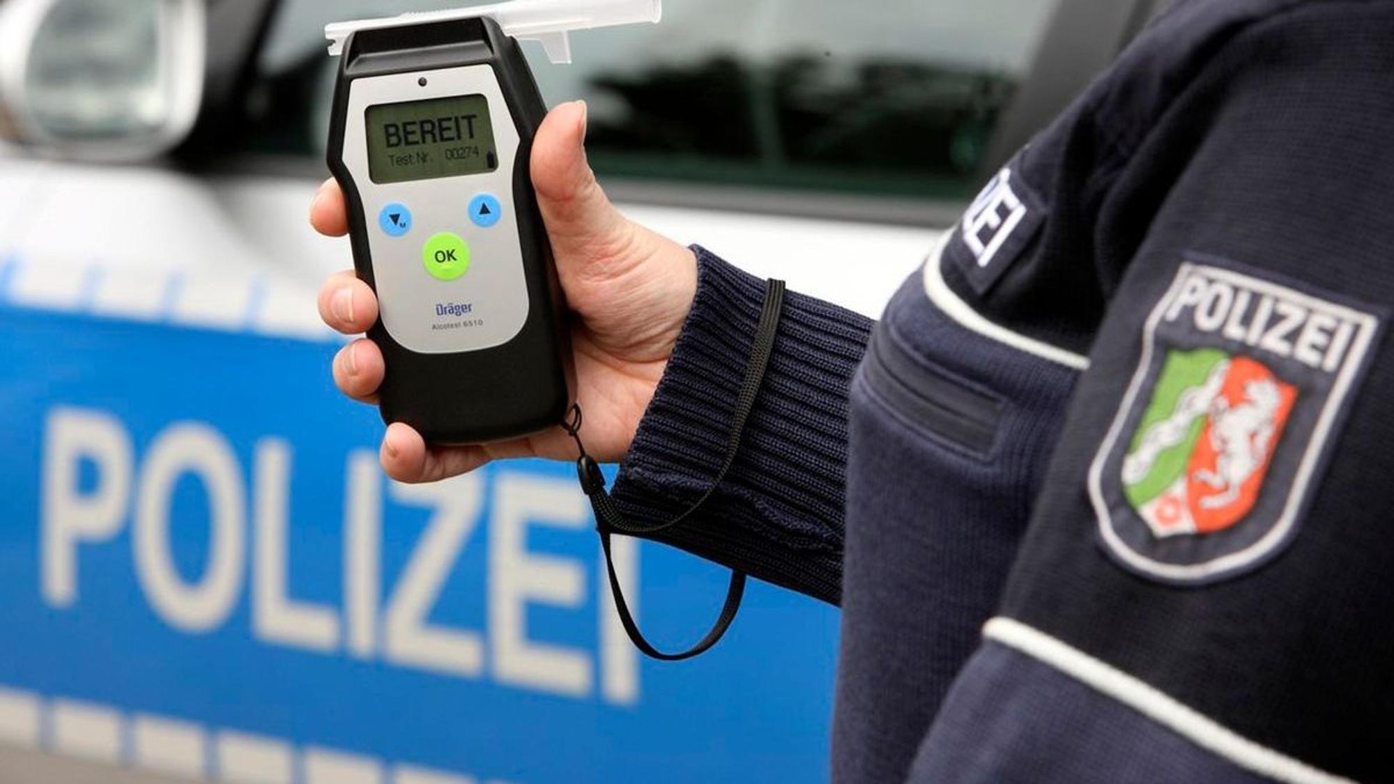 Ein 65-jähriger Autofahrer hat alkoholisiert einen Unfall verursacht.