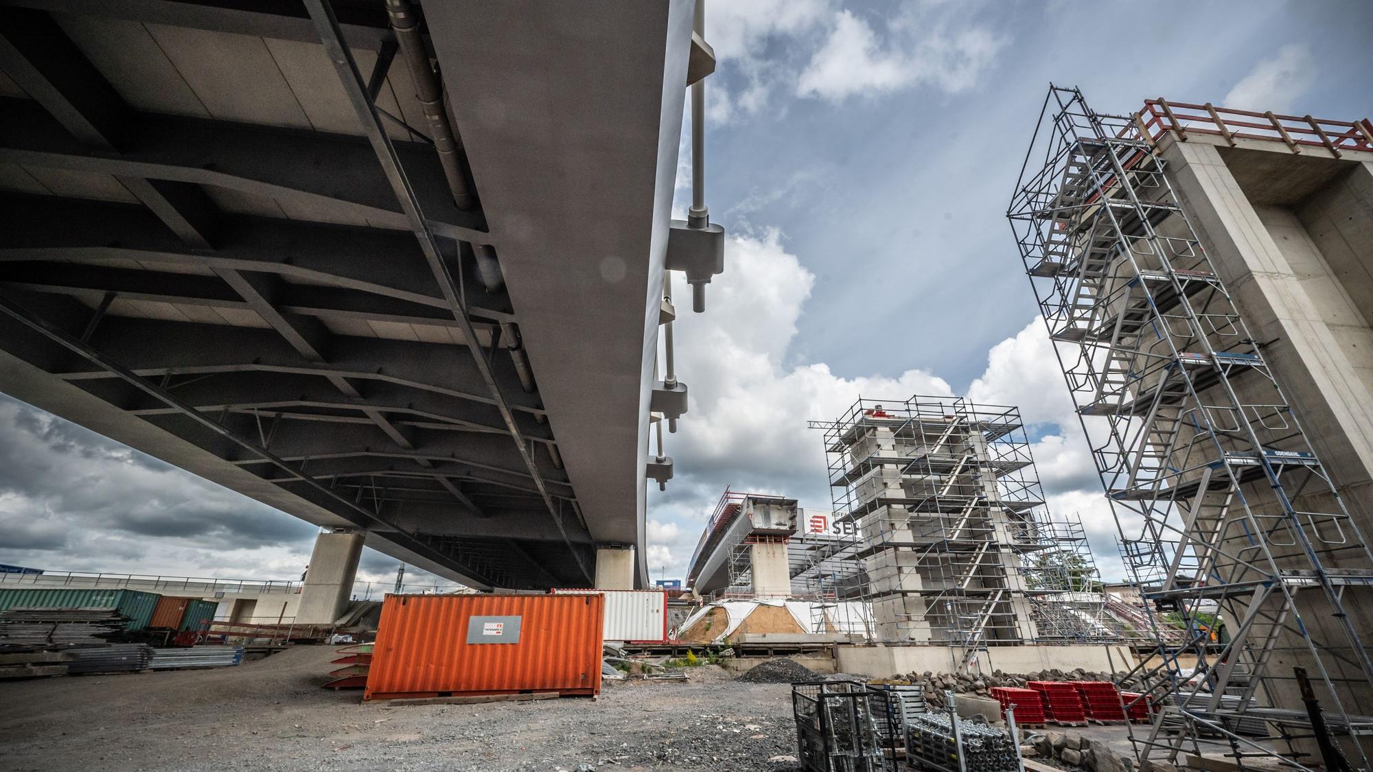 Die Autobahnbrücke wird als erstes fertig, danach arbeitet sich die Autobahn GmbH in Richtung der Stadt vor.Bild: Ralf Krieger