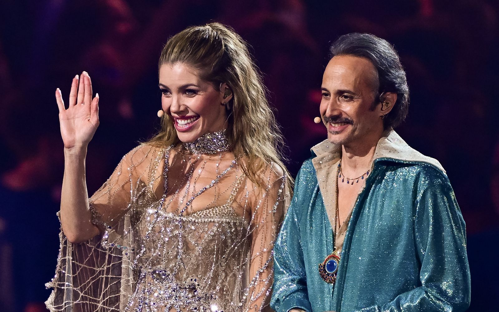 Das Moderatoren-Duo Victoria Swarovski und Michael Ostrowski kommt beim ESC-Publikum nicht besonders gut an.  (Bild: Getty Images / Christian Bruna)