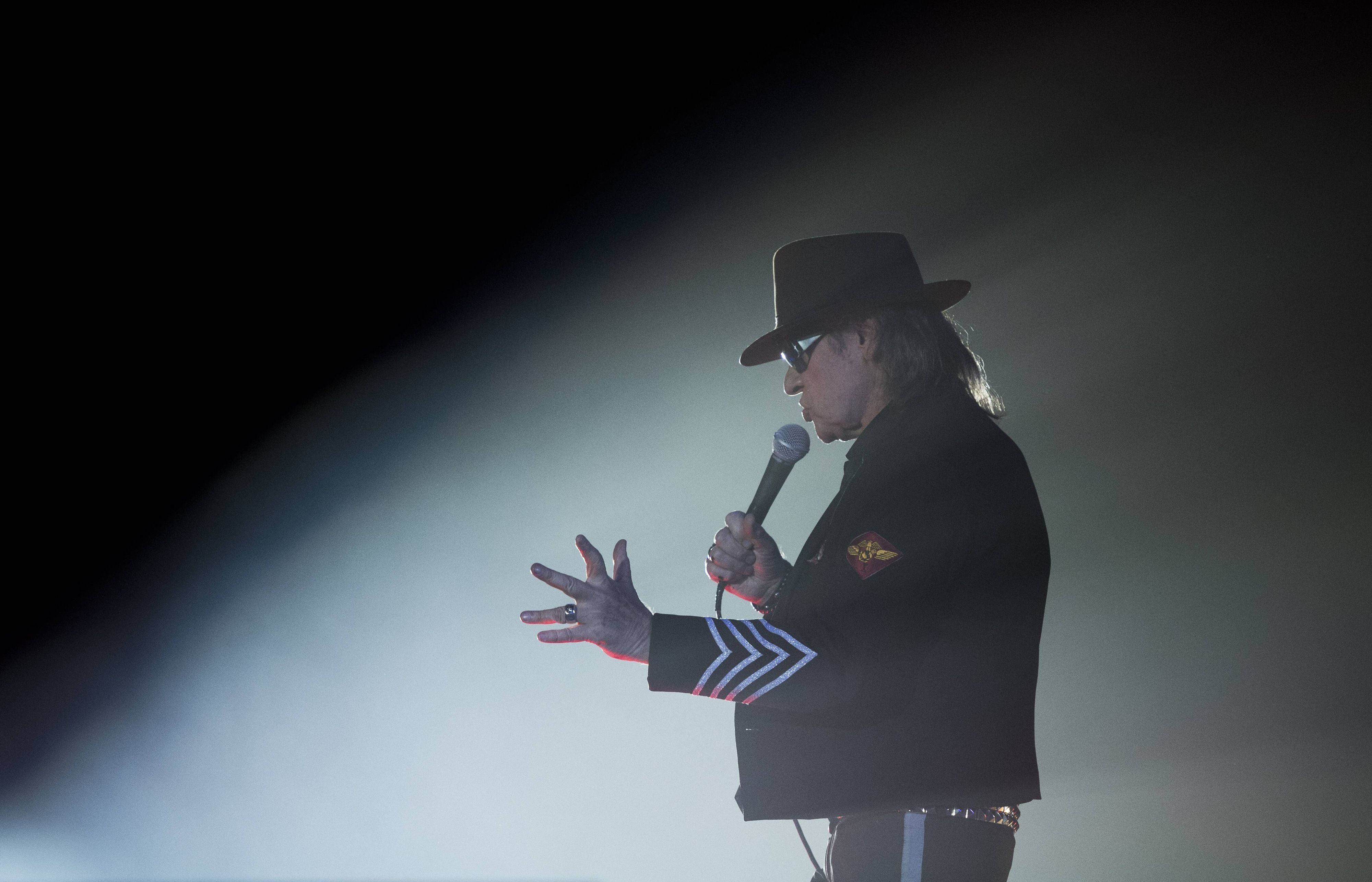 Udo Lindenberg singt am Donnerstag (11.05.2017) in der Sachsen Arena in Riesa. RM001

Udo Lindenberg sings at Thursday 11 05 2017 in the Saxony Arena in Riesa RM001