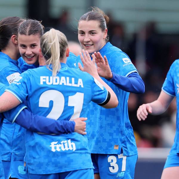 Leipzig, 11.05.2025, Red Bull Campus, Fußball, 1.Bundesliga, Frauen 25.Spieltag , RB Leipzig vs. Bayer 04 Leverkusen , Im Bild Tor für Leverkusen. Katharina Piljic 6, LEV trifft zum 1:2 und jubelt mit den Teamkollegen. , Nur zur redaktionellen Nutzung. Only editorial use. , DFL / DFB regulations prohibit any use of photographs as image sequences and/or quasi-video. , *** Leipzig, 11 05 2025, Red Bull Campus, Soccer, 1 Bundesliga, Women 25 Matchday , RB Leipzig vs Bayer 04 Leverkusen , In the picture Goal for Leverkusen Katharina Piljic 6, LEV scores 1 2 and cheers with teammates , For editorial use only Only editorial use , DFL DFB regulations prohibit any use of photographs as image sequences and or quasi video ,