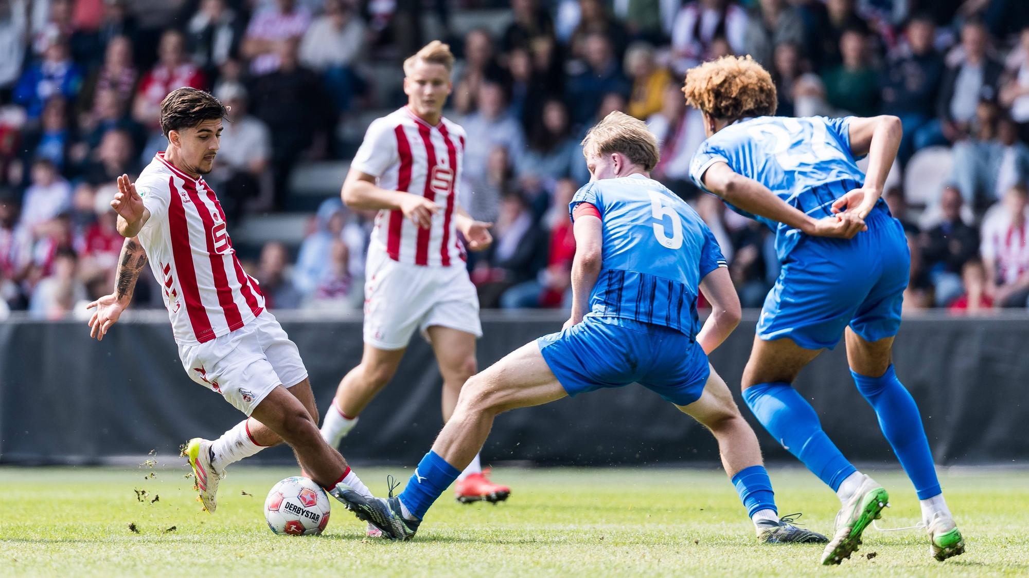Kristiyan Irmiev (l.) im DM-Viertelfinale gegen den 1. FC Heidenheim.