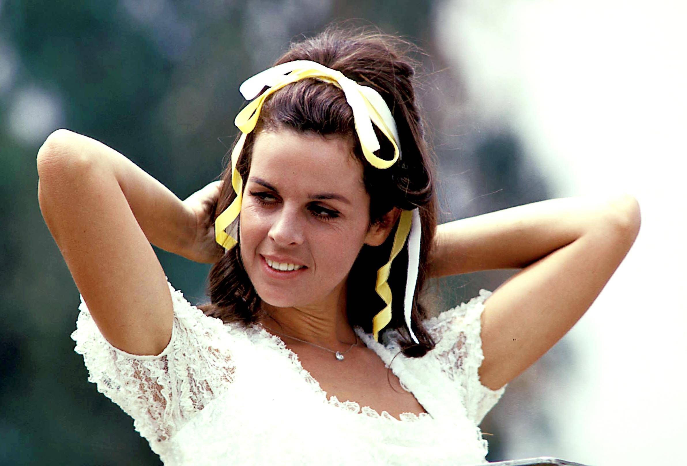 Claudine Longet posiert.