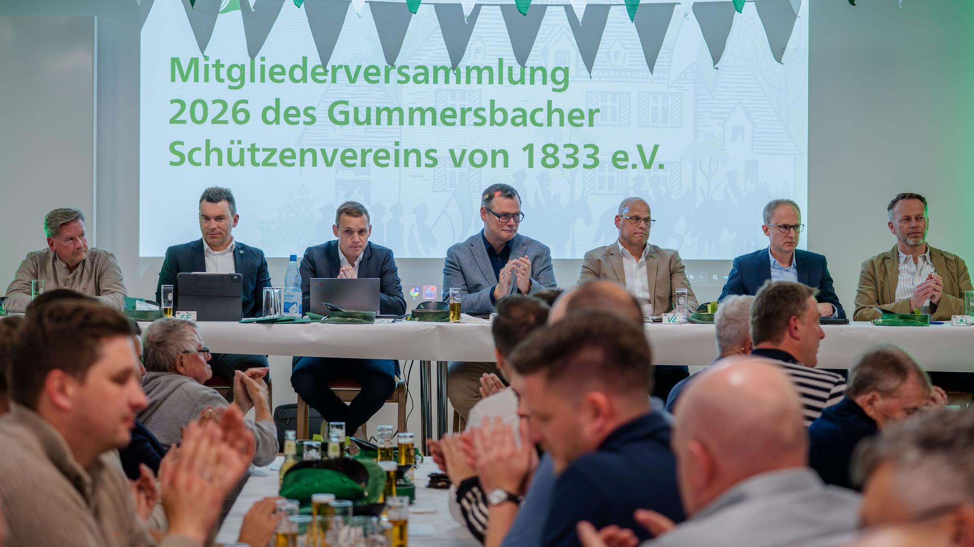 Zu sehen ist der Vorstand des Schützenvereins.