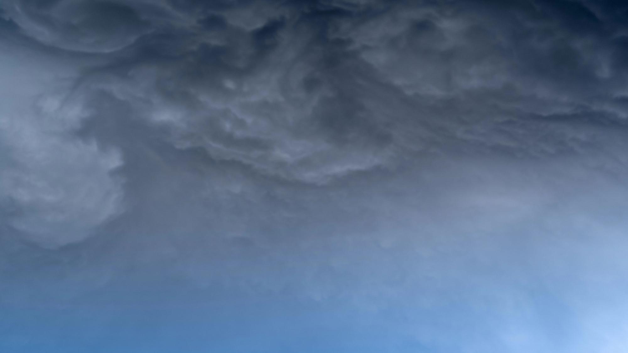 Ein Sturm mit heftigem Regen.