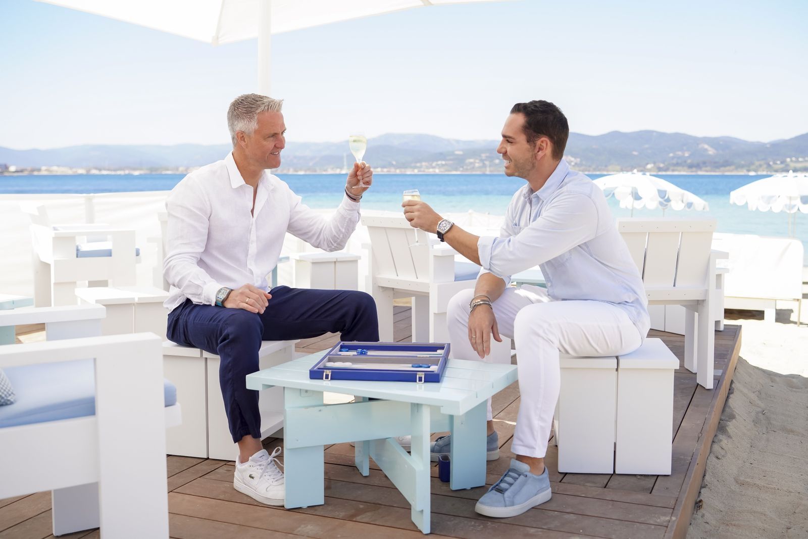 Wollen „zeigen, wie wir so leben“: Szene aus der Sky-Doku „Ralf & Étienne: Wir sagen Ja“. (Bild: Sky / Tresor TV / EliotPress)