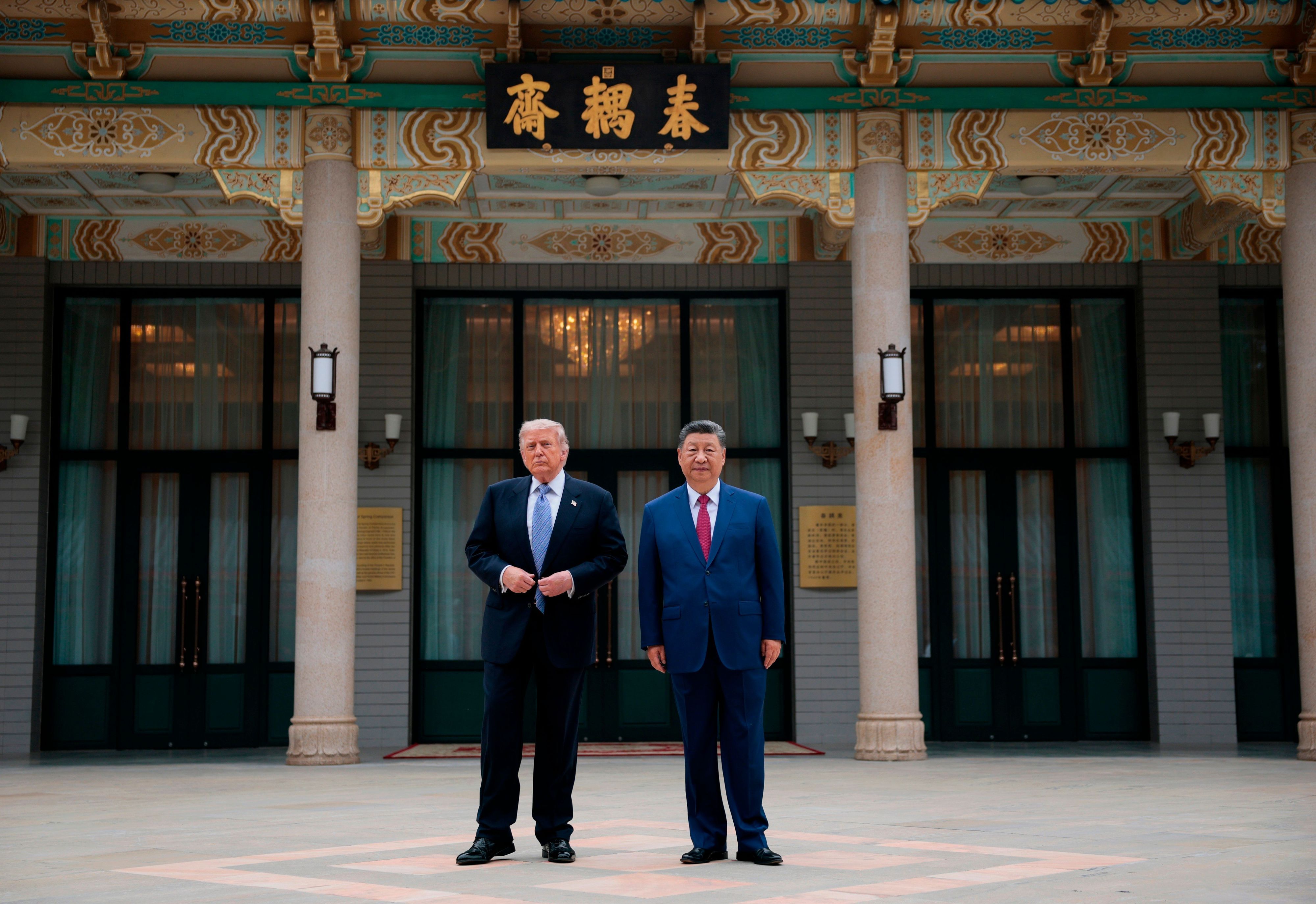 US-Präsident Donald Trump (l.) posiert für ein Foto mit dem chinesischen Präsidenten Xi Jinping während eines Besuchs im Zhongnanhai-Garten.