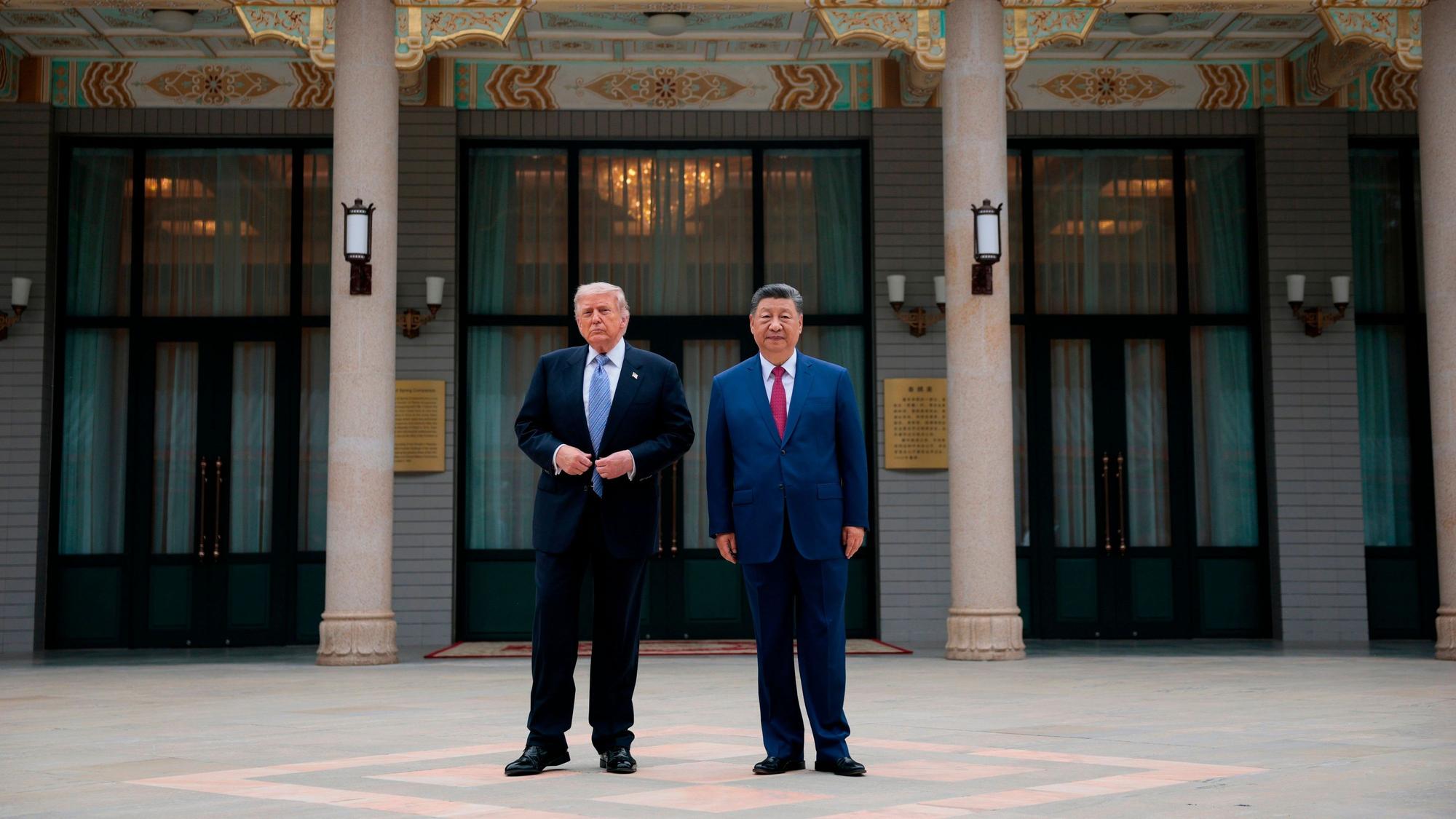 US-Präsident Donald Trump (l.) posiert für ein Foto mit dem chinesischen Präsidenten Xi Jinping während eines Besuchs im Zhongnanhai-Garten.