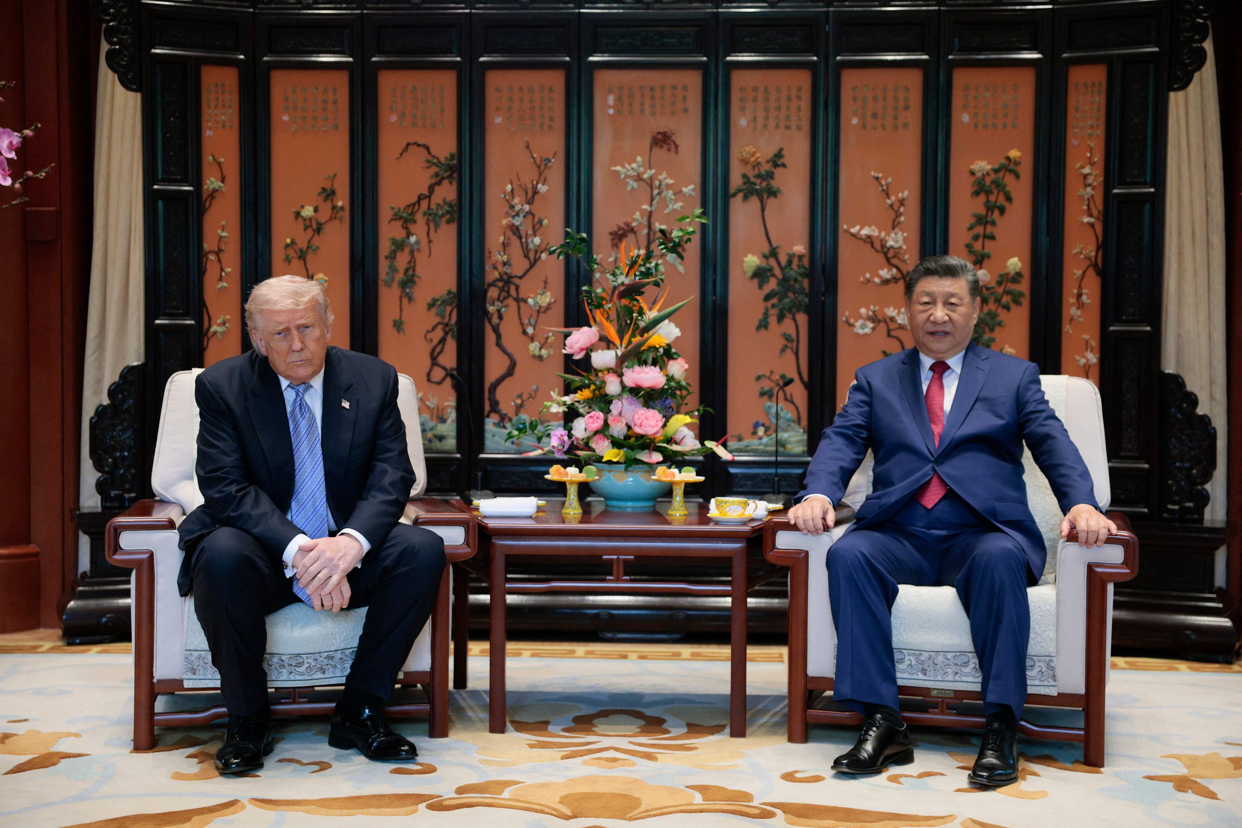 Donald Trump (l.) und Xi Jinping am Samstag (15. Mai) am Rande des Besuchs im Zhongnanhai-Garten
