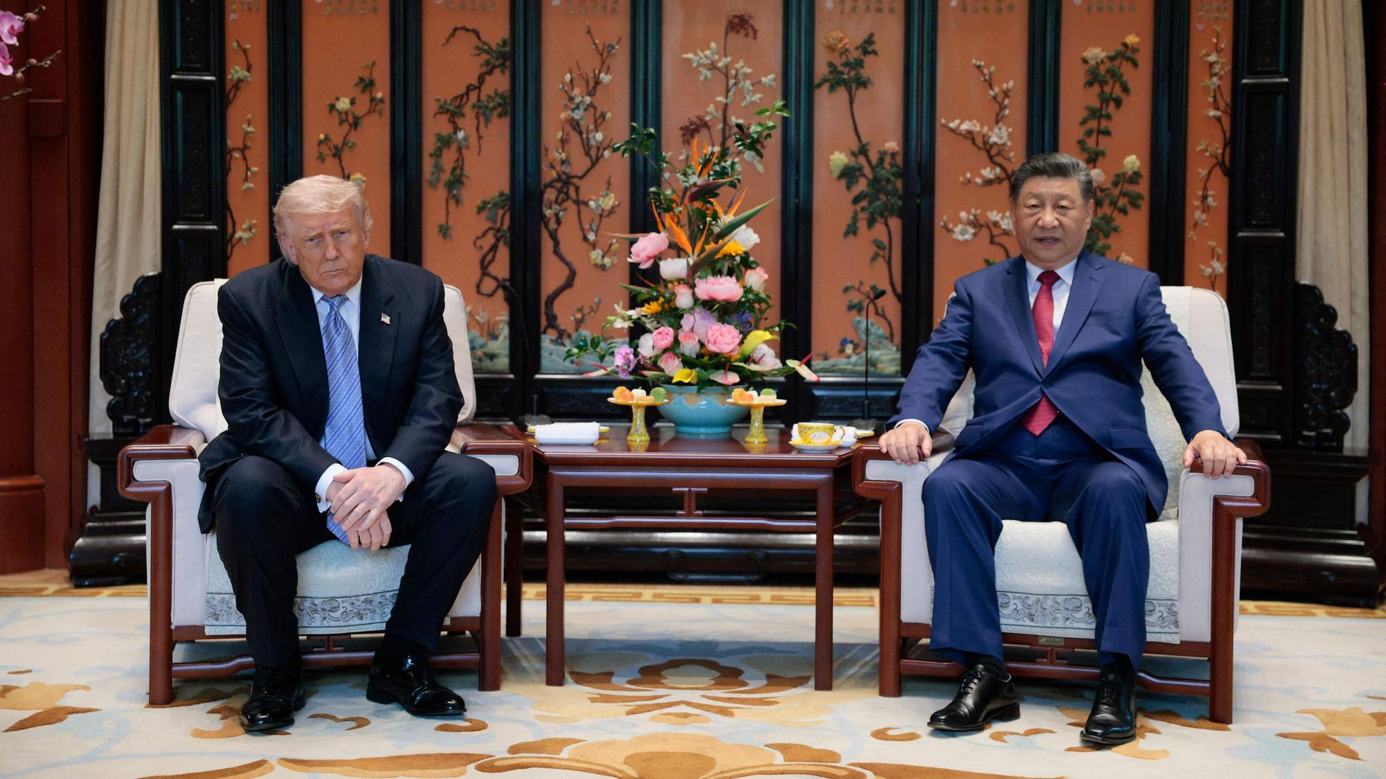 Donald Trump (l.) und Xi Jinping am Samstag (15. Mai) am Rande des Besuchs im Zhongnanhai-Garten