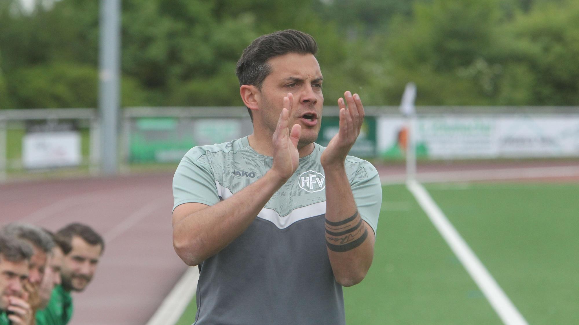 Benjamin Krayer, Trainer beim FV Bad Honnef, geht mit seinem Team endspannt in den Schlussspurt.
