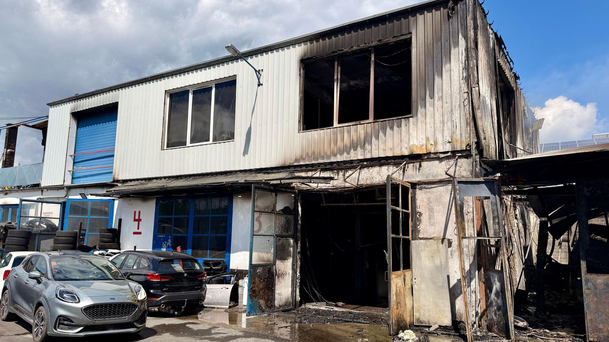 Ausgebrannte Werkstatt in Köln-Bickendorf