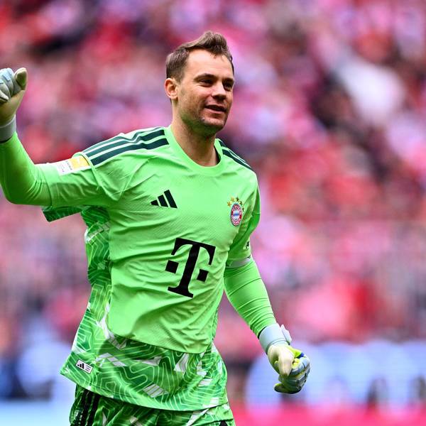 Manuel Neuer jubelt über ein Bayern-Tor.