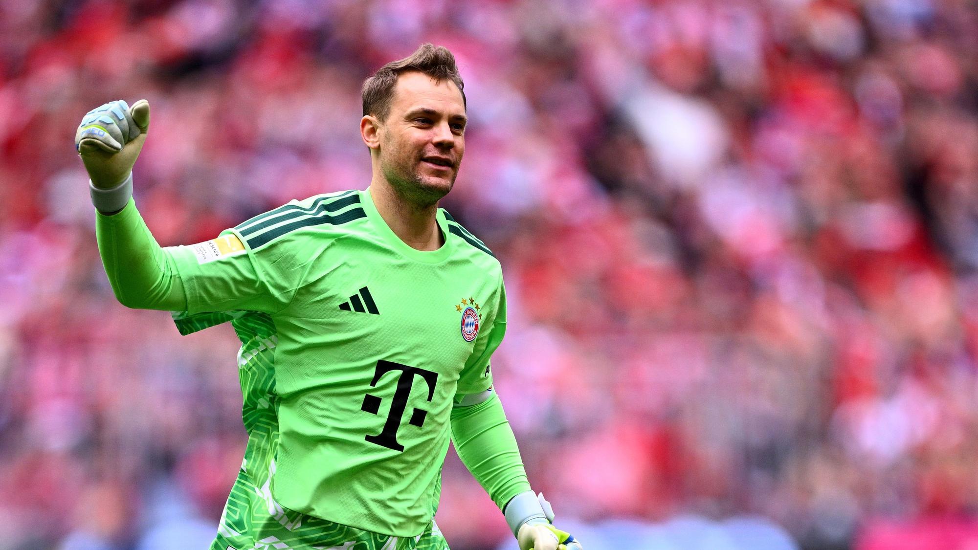 Manuel Neuer jubelt über ein Bayern-Tor.