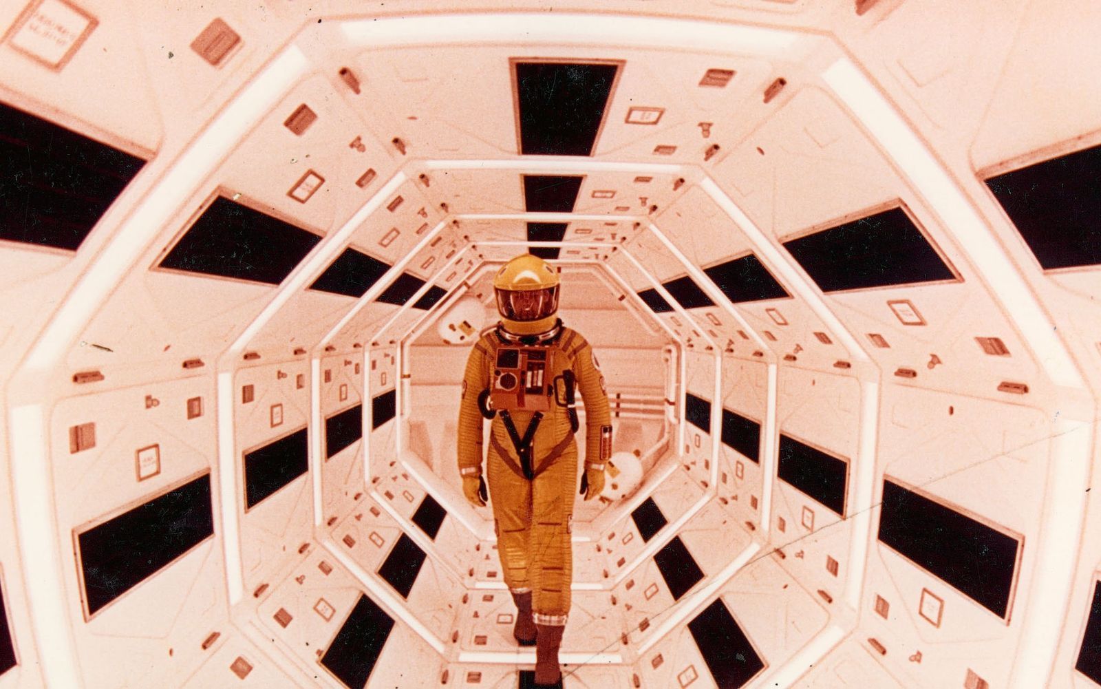Bahnbrechende Optik, zeitlose Themen: Seit Jahrzehnten hält „2001: Odyssee im Weltraum“ die Zuschauer im Bann.  (Bild: TNT Film / Warner Bros. Entertainment)