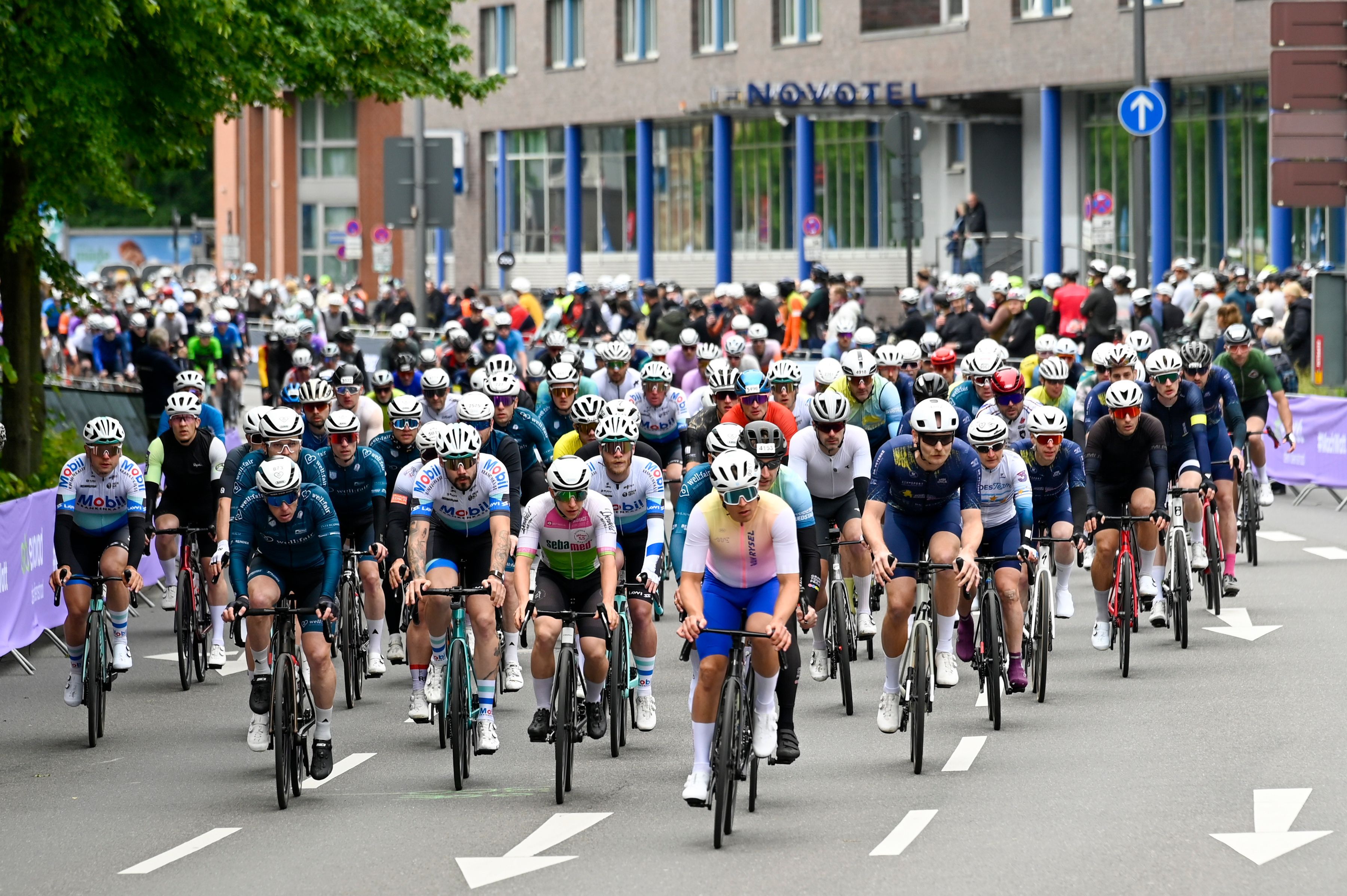 Fahrer beim Radrennen „Rund um Köln“