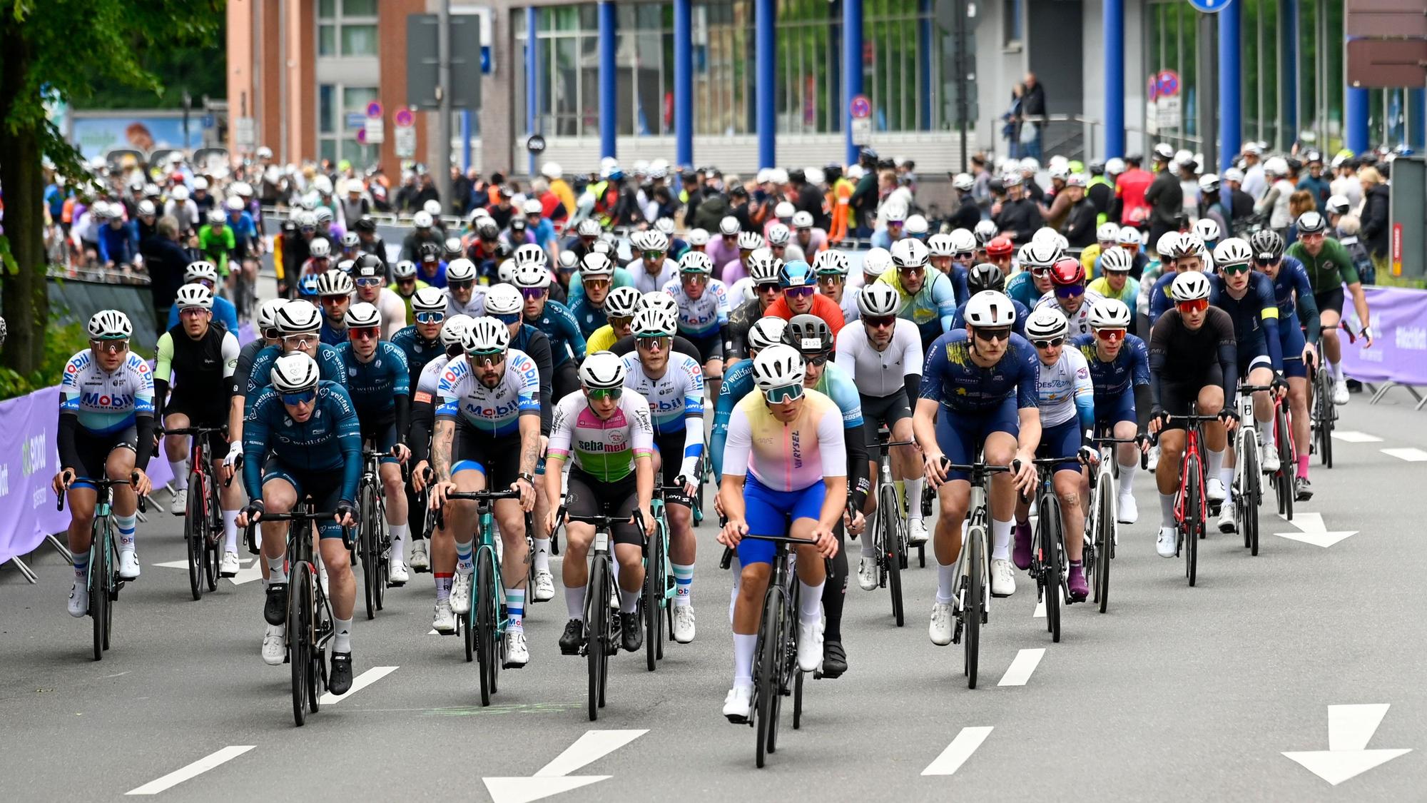 Fahrer beim Radrennen „Rund um Köln“
