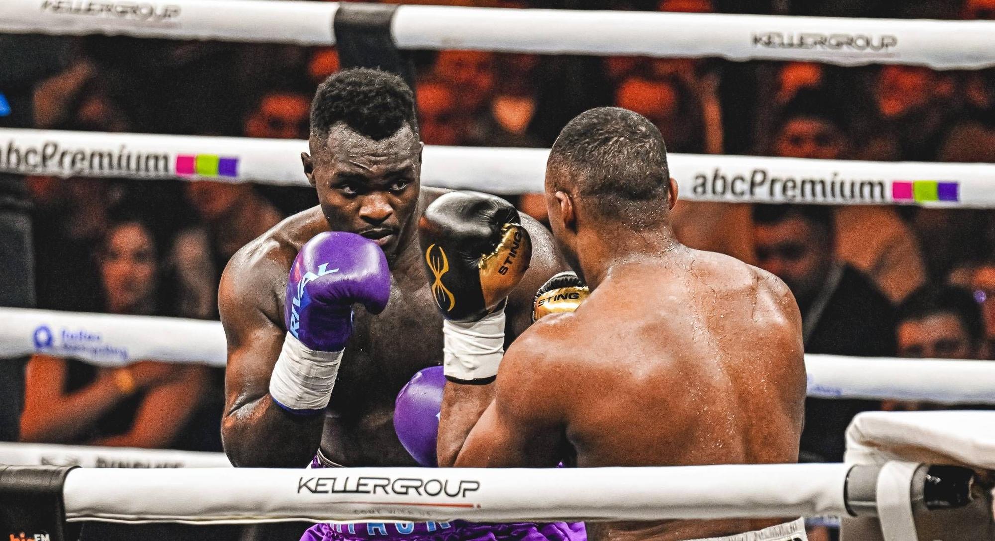 Bei der Ringside Zone Night of the Heavyweights in der SAP Arena Mannheim traf Nelvie Tiafack auf Mateus Munhoz. Die Fotogalerie zeigt intensive Szenen des Schwergewichtsduells, harte Schlagabtausche und emotionale Momente eines hochklassigen Boxabends vor tausenden Zuschauern. Ringside, 15.05.2026, Mannheim, SAP Arena *** At the Ringside Zone - Night of the Heavyweights in the SAP Arena Mannheim, Nelvie Tiafack met Mateus Munhoz The photo gallery shows intense scenes of the heavyweight duel, tough exchanges and emotional moments of a top-class boxing evening in front of thousands of spectators Ringside, 15 05 2026, Mannheim, SAP Arena Copyright: xspeedshotx