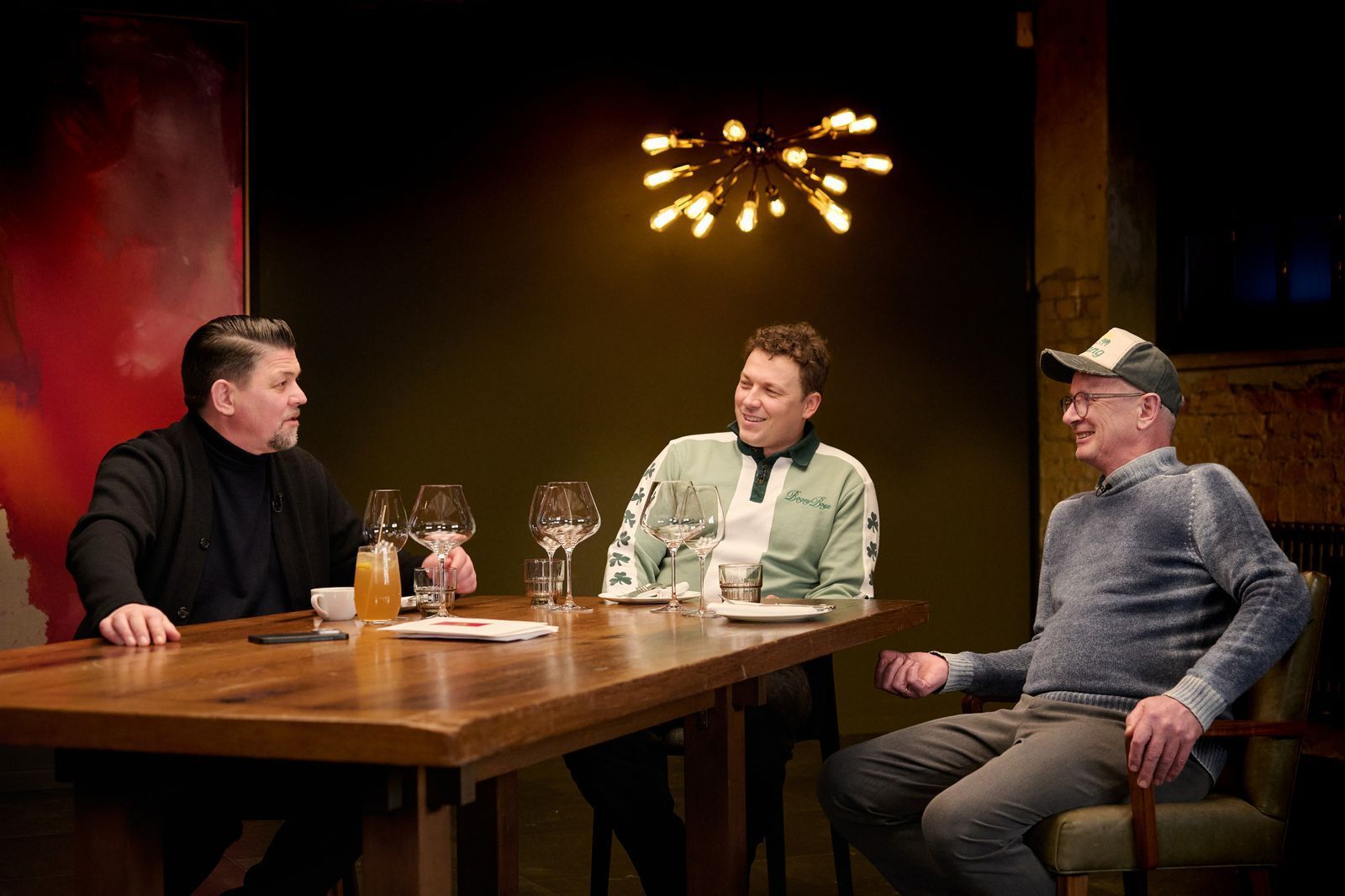Tim Mälzer tritt gegen Philip und Helmut Rachinger an. (Bild:  RTL / Henning Kretschmer)