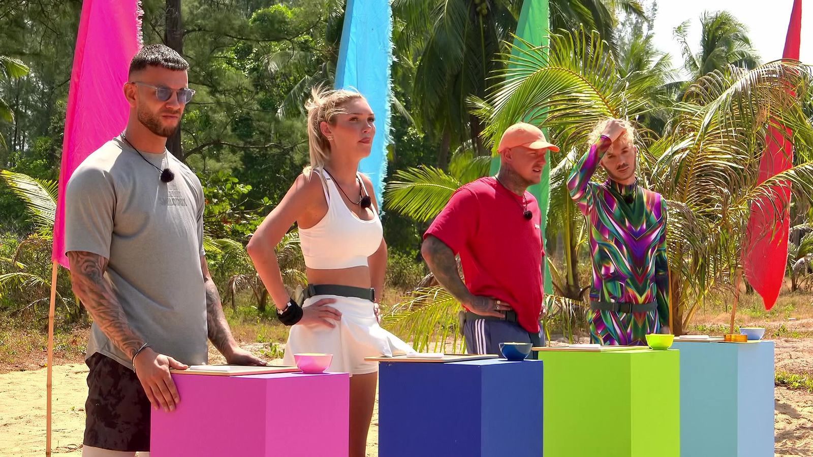 Serkan, Giuliana, Paco und Sam (von links) kämpfen um ihre Rückkehr in die Sala.  (Bild: RTLZWEI)
