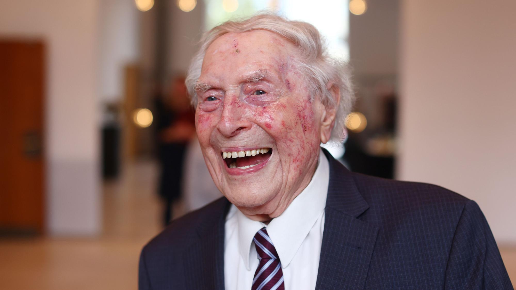Empfang bei Oberbürgermeisterin Henriette Reker zum 99. Geburtstags von Ludwig Sebus im Historischen Rathaus in Köln