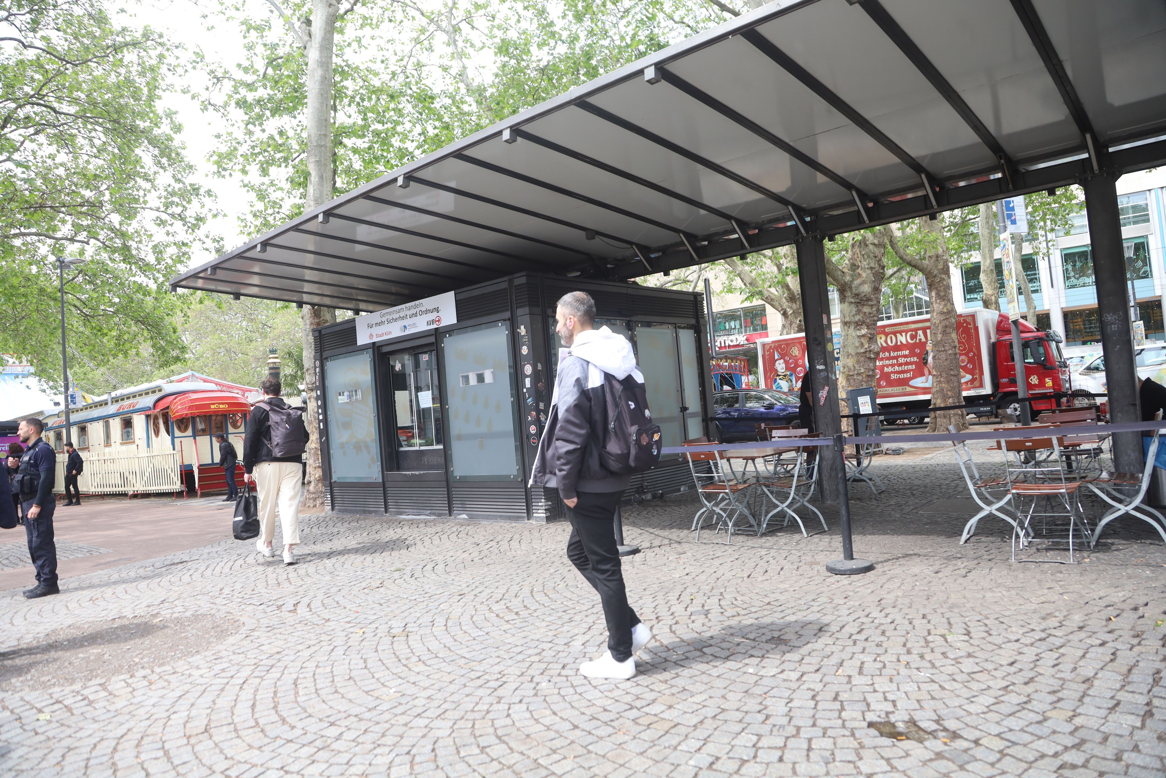 Die neue Anlaufstelle der Stadt Köln in einem ehemaligen Kiosk am Neumarkt