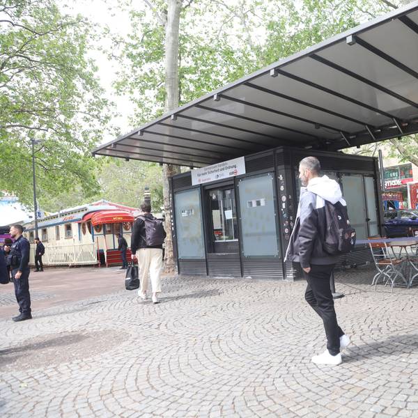 Die neue Anlaufstelle der Stadt Köln in einem ehemaligen Kiosk am Neumarkt