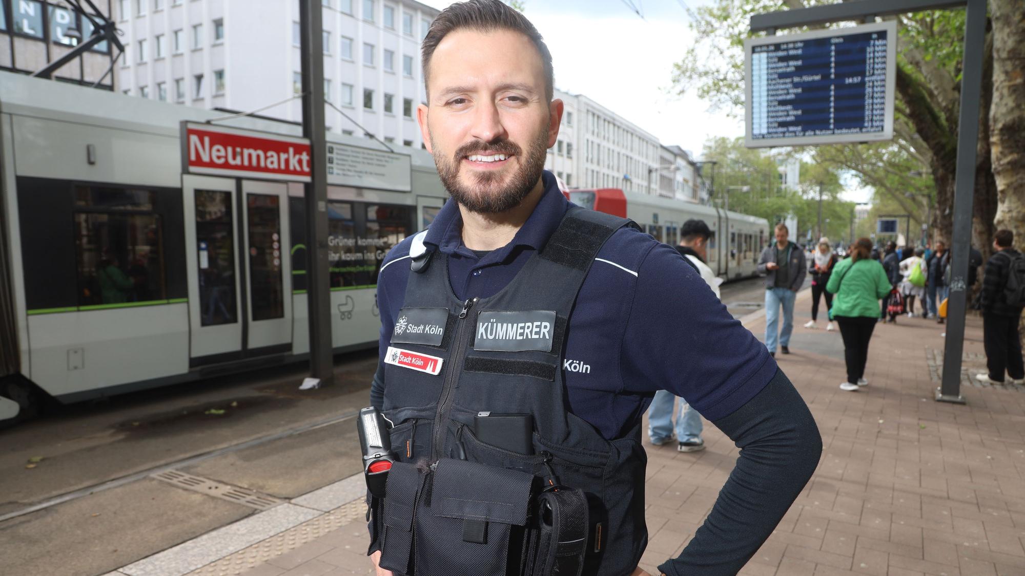 Kümmerer Nuri Ceylan arbeitet seit vier Jahren auf dem Neumarkt.