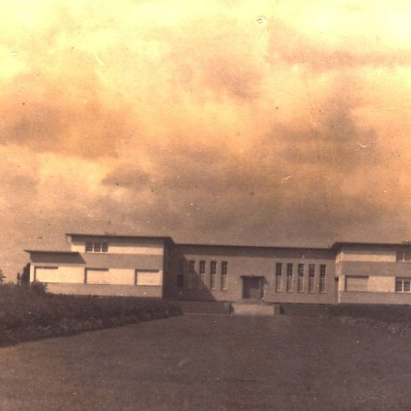 Historisches Foto vom Raderthaler Sendegebäude im Jahr 1927.