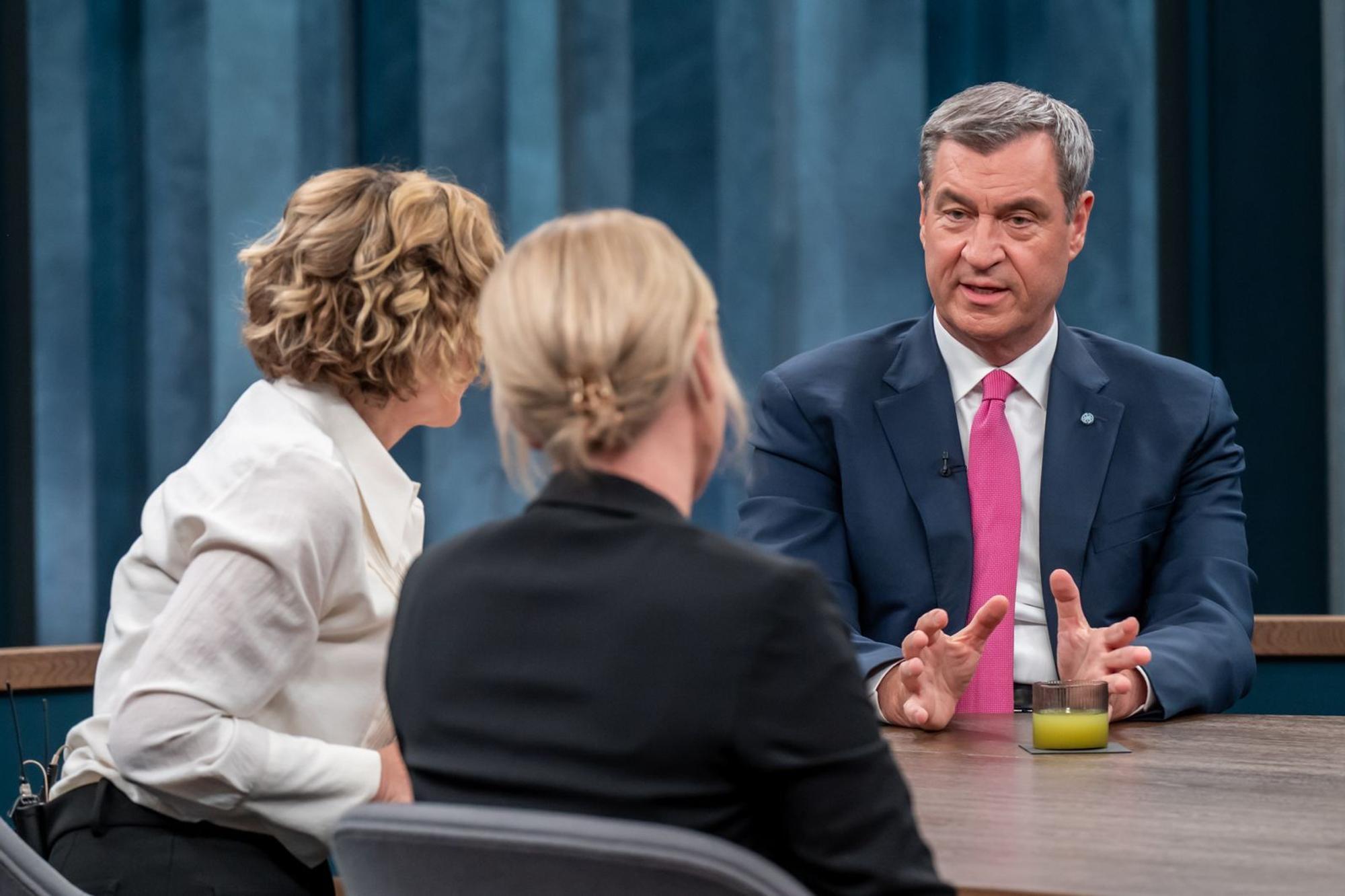 Markus Söder hält eine Verlängerung des Tankrabatts für angebracht. (Bild: ARD / Thomas Ernst )