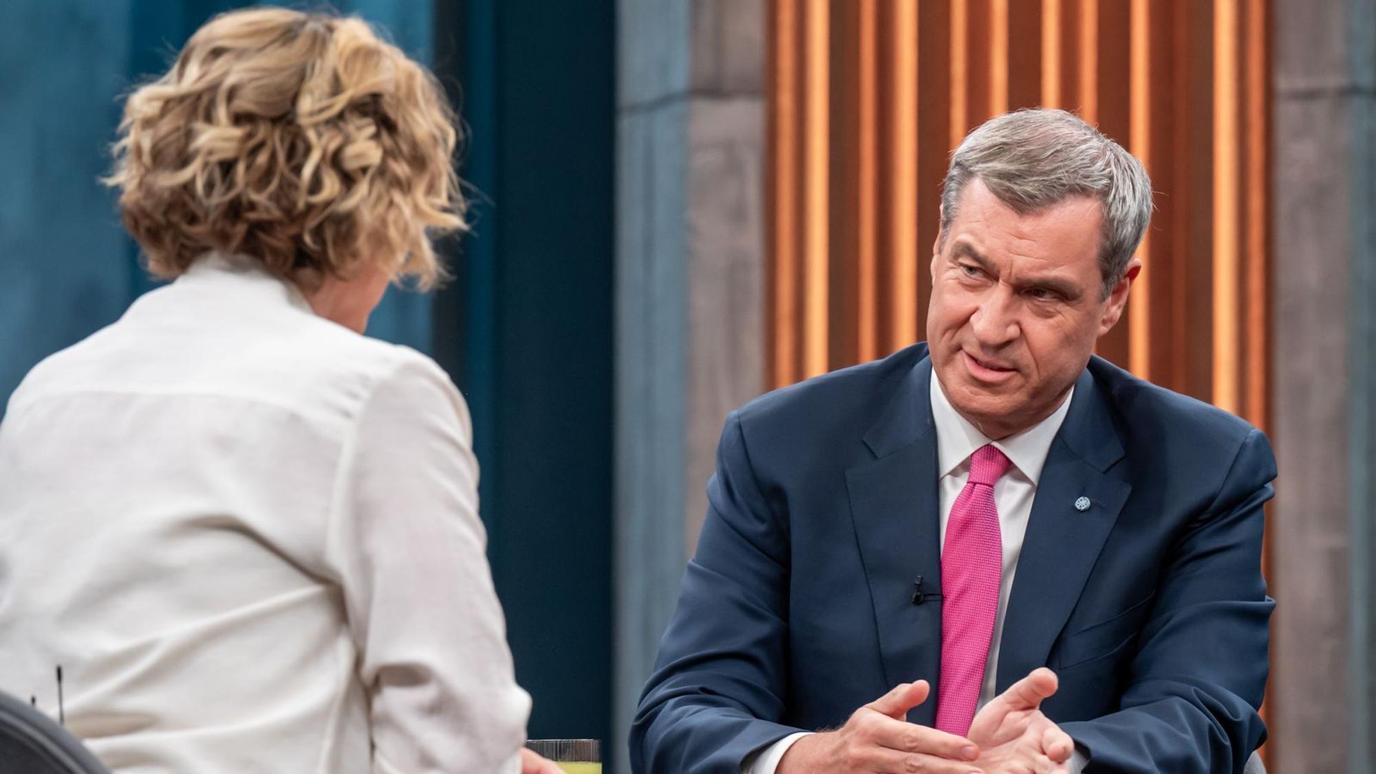 Markus Söder gab sich bei „Caren Miosga“ betont staatsmännisch. (Bild: ARD / Thomas Ernst )