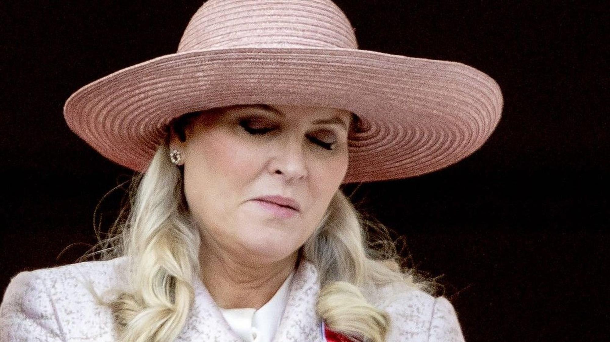 Kronprinzessin Mette-Marit schließt die Augen.