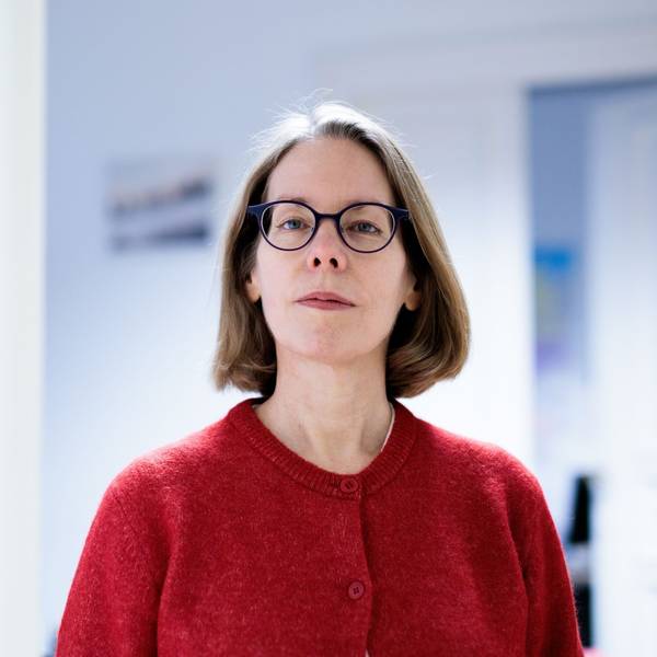 Ex-Oberstaatsanwältin Anne Brorhilker, Co-Geschäftsführerin der Bürgerbewegung Finanzwende e.V., steht in den Büroräumen des Vereins. Anne Brorhilker galt als führende Ermittlerin im Cum-Ex-Steuerskandal, bis sie verkündete, den Staatsdienst zu verlassen.