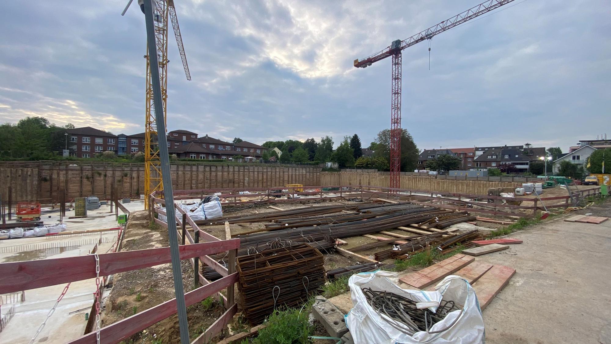 Zu sehen ist die Baustelle zu Errichtung der Feuerwache.